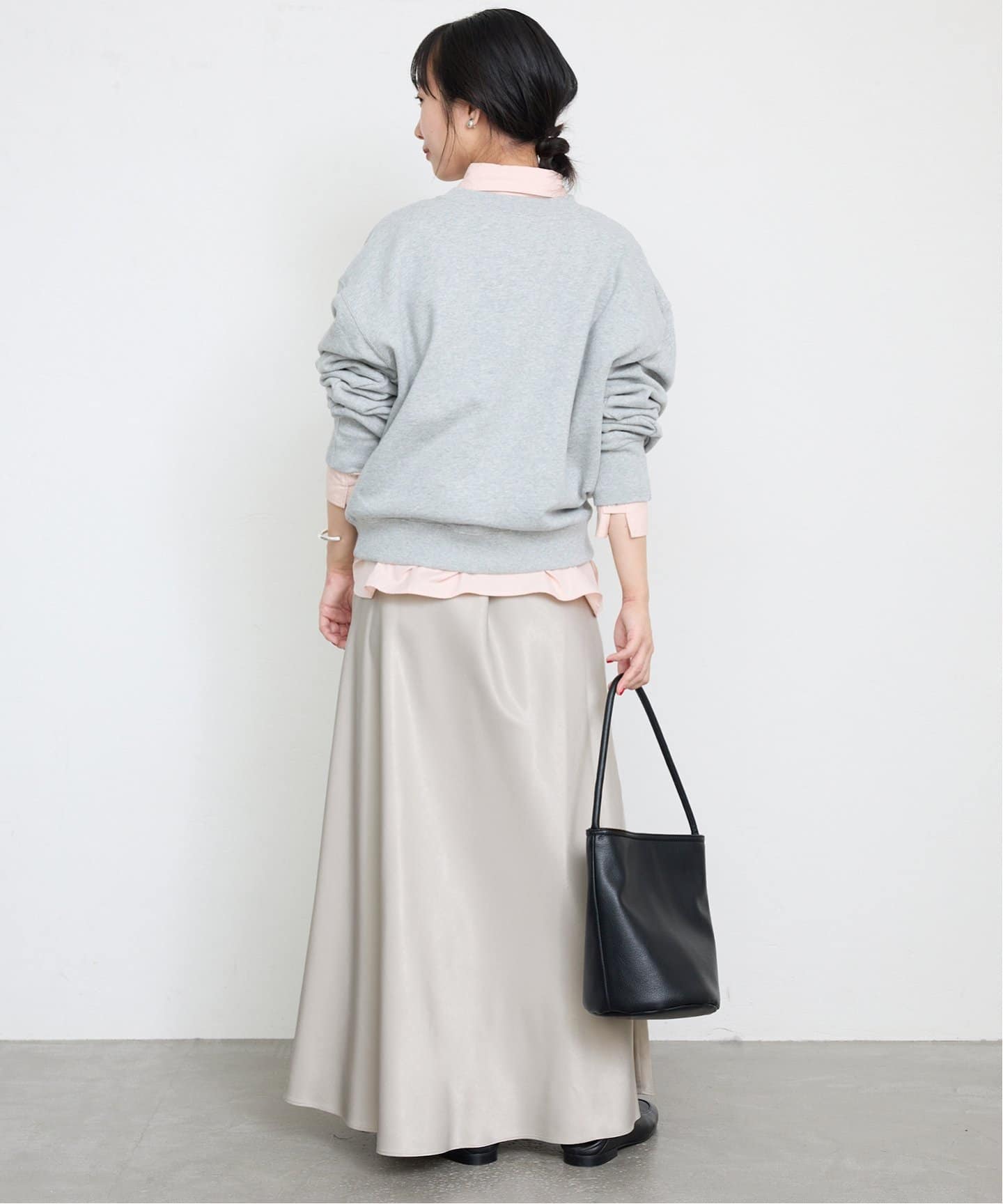 新品 25SS SLOBE IENA グロッシーサテンフレアスカート グレー 新品 25SS SLOBE IENA グロッシーサテンフレアスカート グレー