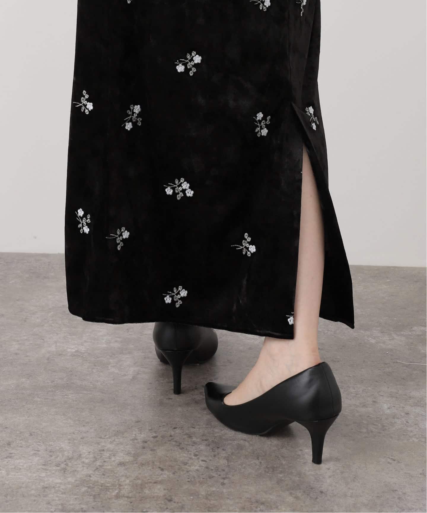 フラワーエンブロイダリーベロアスカート（ロング・マキシ丈スカート