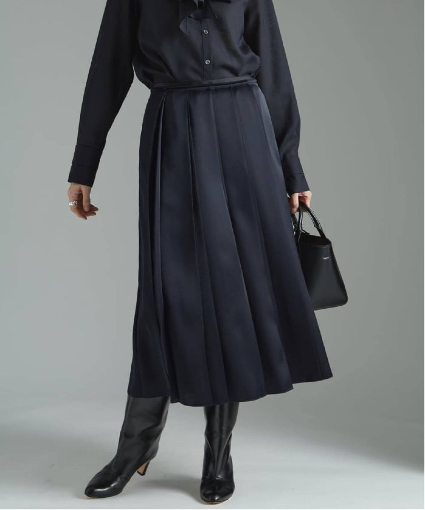 極美品✨現行✨ヴェルメイユパーイエナ　サテン フラワー プリントプリーツスカート 極美品✨現行✨ヴェルメイユパーイエナ サテン フラワー プリント