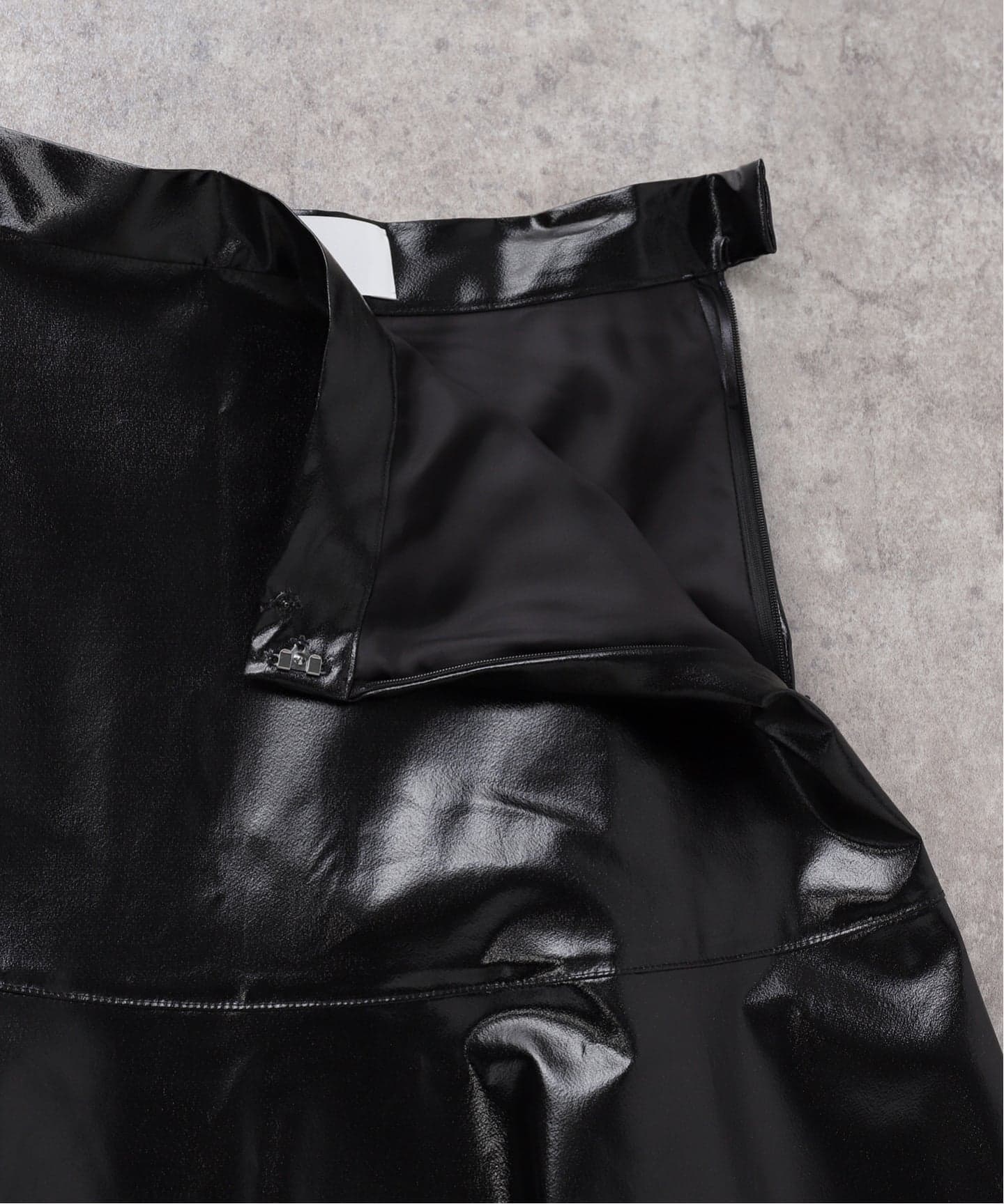 SAQUI サキ PATENT FLARED スカート 25FW42（ロング・マキシ丈スカート