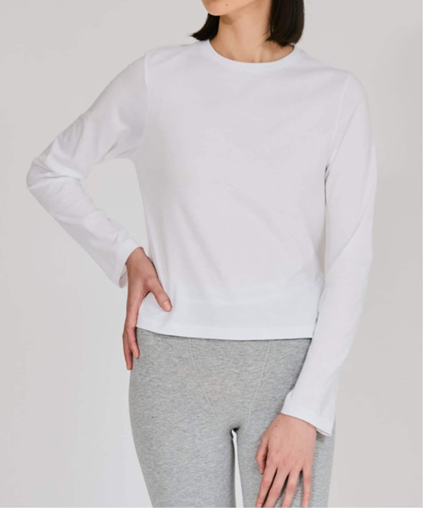 hanes 2P クルーネックショートスリーブ・ロングスリーブTシャツ　百々千晴 hanes 2P クルーネックショートスリーブ・ロングスリーブTシャツ