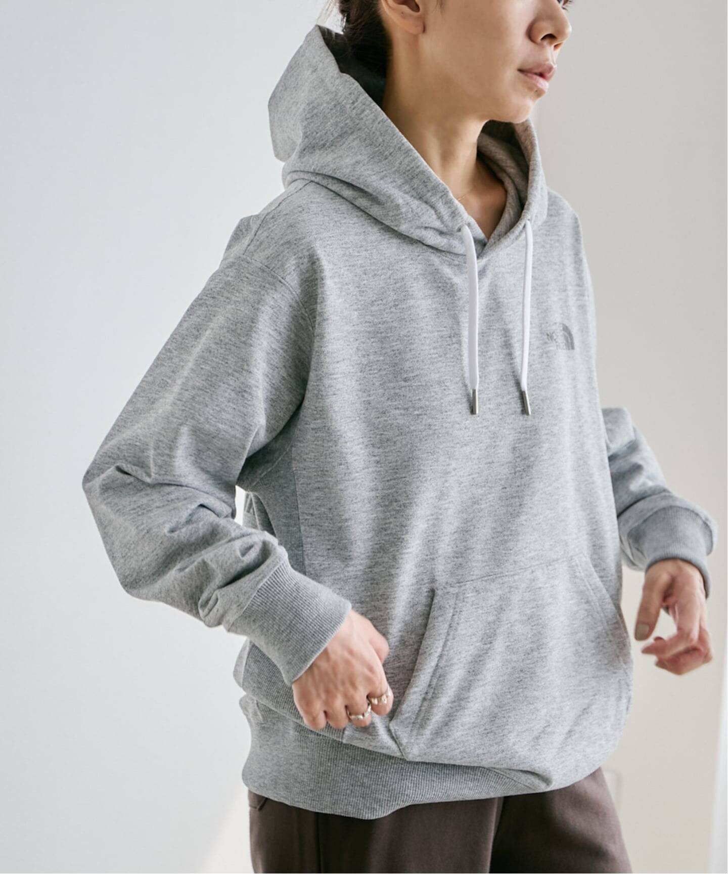 THE NORTH FACE グレー フード付きパーカー THE NORTH FACE グレー