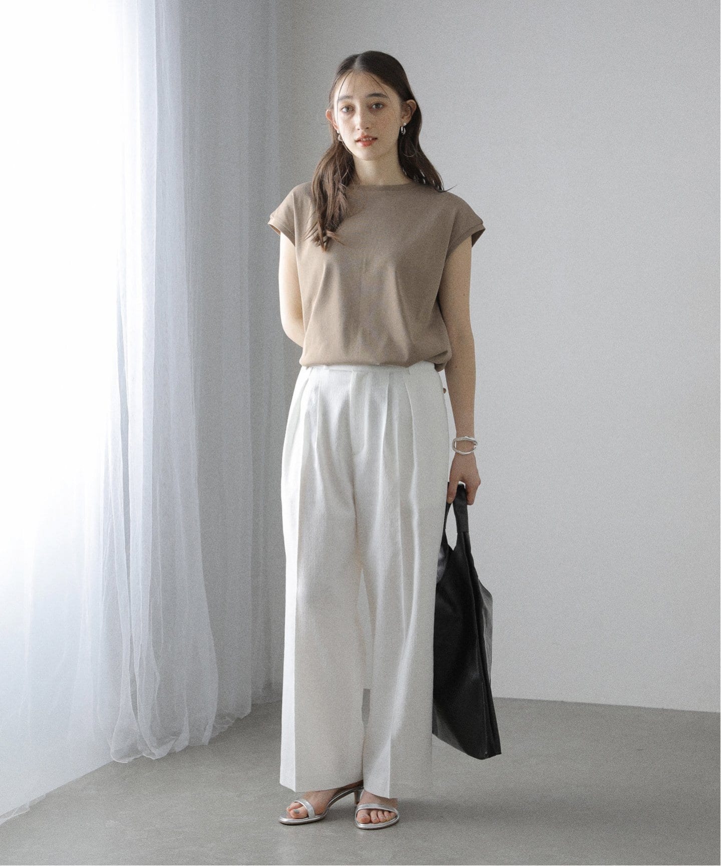 美品　ラトータリテ　La Totalite 白　襟デザイン　トップス　　日本製 美品 ラトータリテ La Totalite 白 襟デザイン トップス 日本製