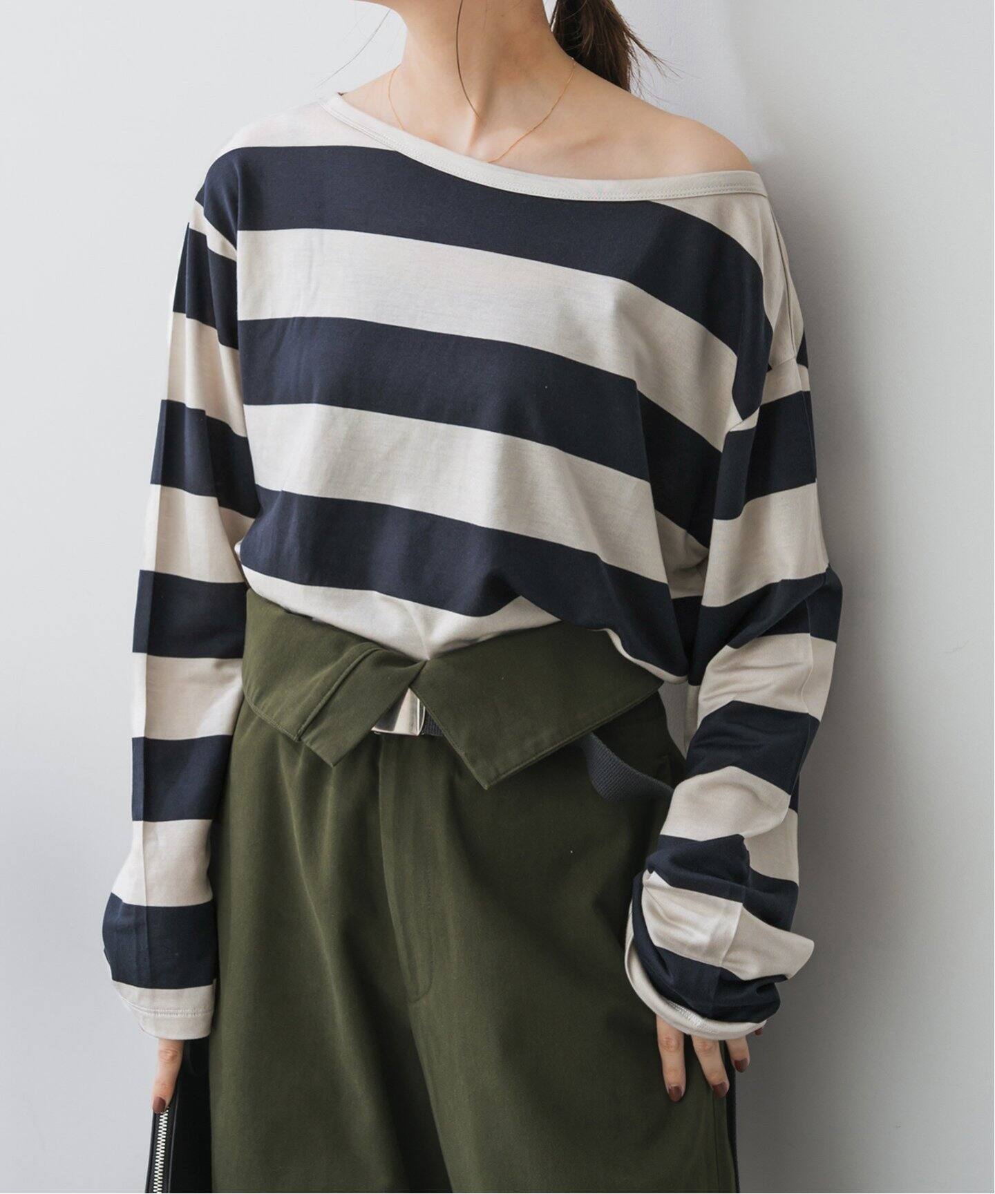 Spick&Span ネイビーとベージュのストライプTシャツ （ボートネック 