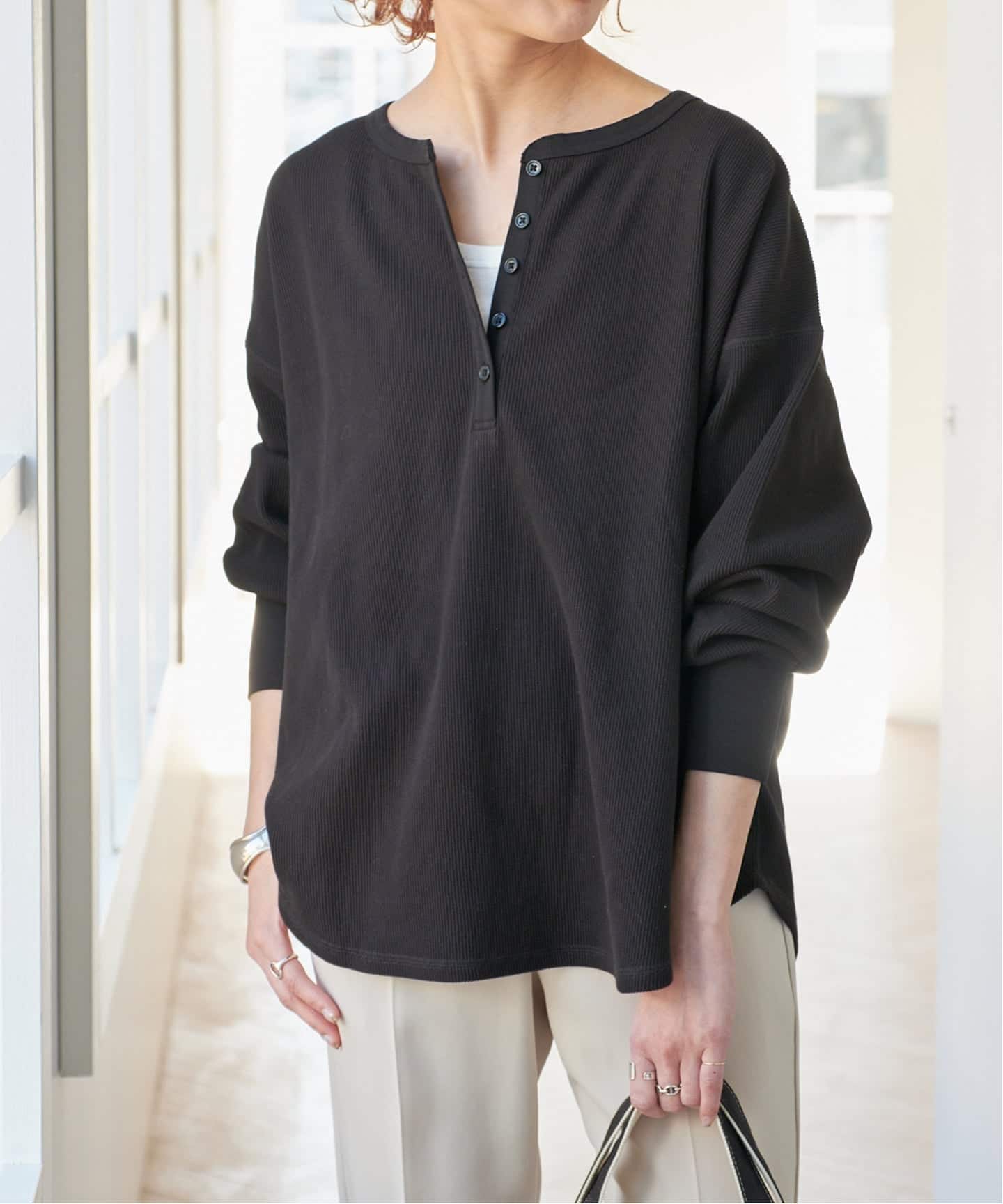 Spick & Span ヘンリーネックブラウス　訳あり　紺　フリー Spick & Span ヘンリーネックブラウス 訳あり 紺 フリー - メルカリ