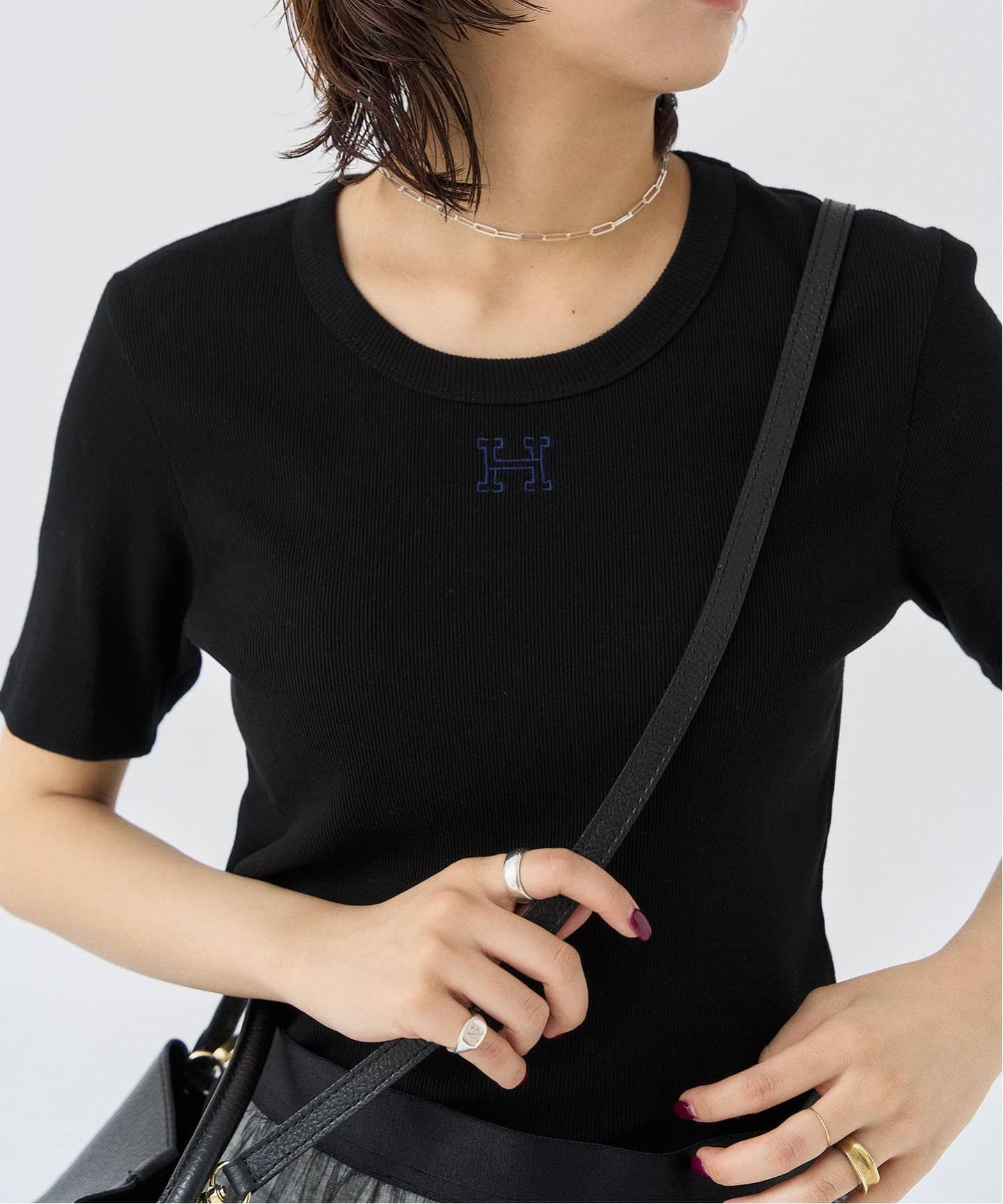 ２色セットHARDY NOIR ホワイト 半袖細リブTシャツ Hロゴ刺繍 追加》細リブTシャツ 2（Tシャツ／カットソー）｜HARDY NOIR