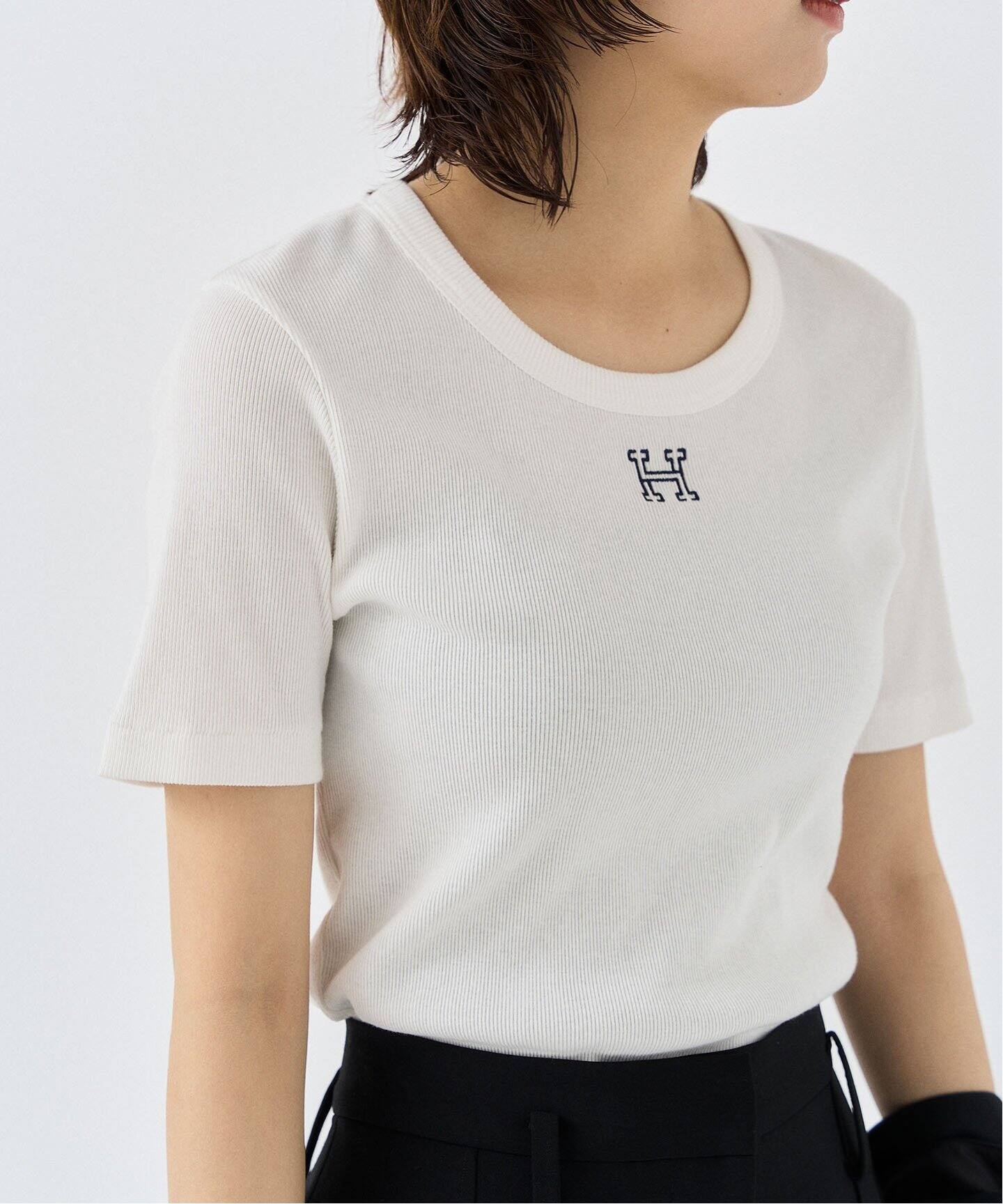２色セットHARDY NOIR ホワイト 半袖細リブTシャツ Hロゴ刺繍 追加》細リブTシャツ 2（Tシャツ／カットソー）｜HARDY NOIR