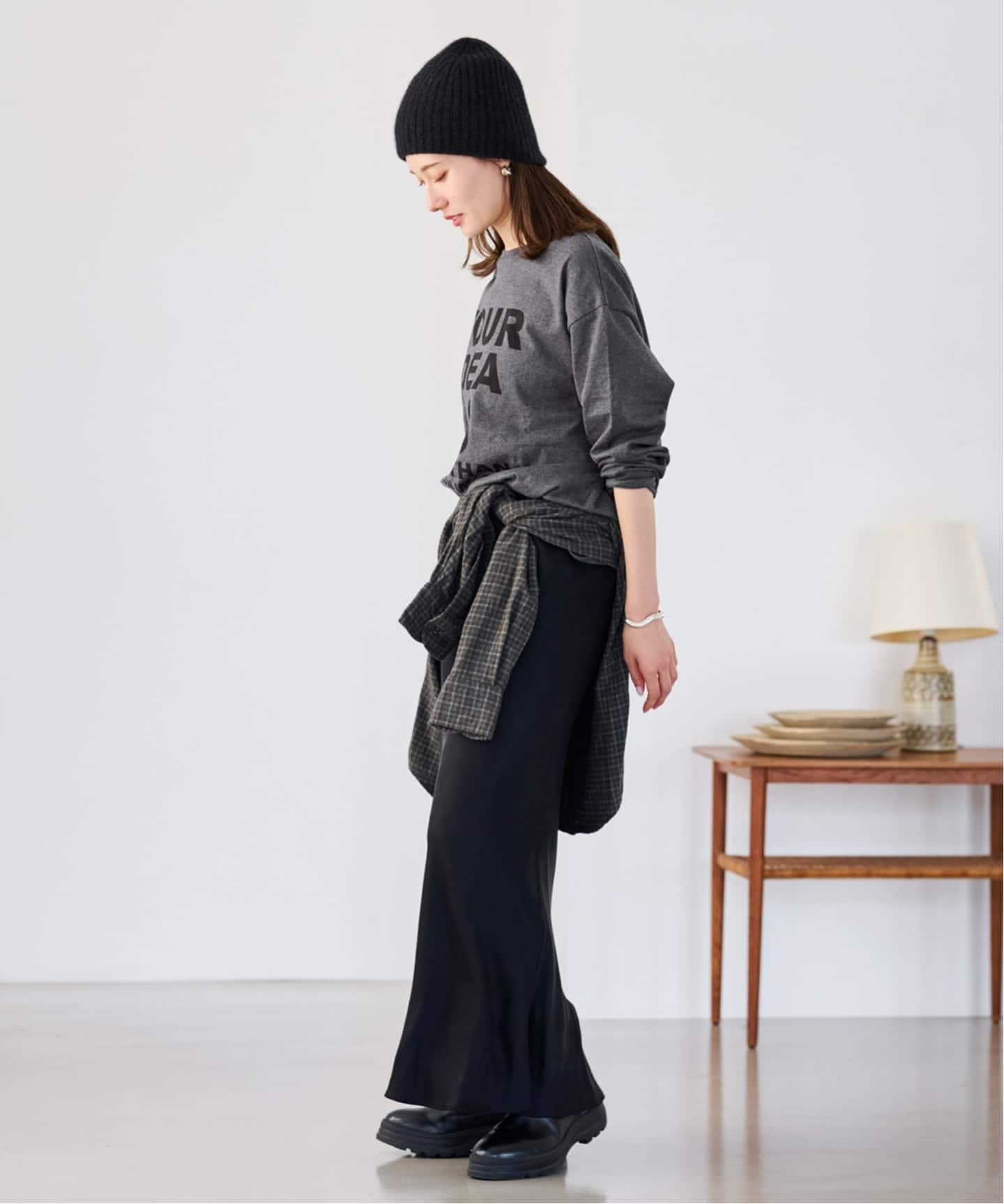 FRAMeWORK フレームワーク　ロゴロンTシャツ FRAMeWORK（フレームワーク）の「モノトーンロゴロンT（Tシャツ