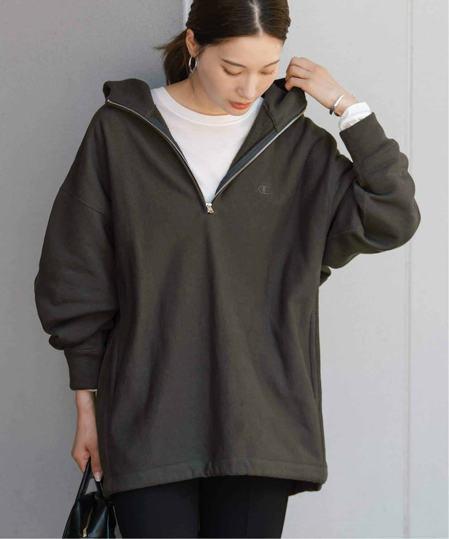 フレームワーク　Champion 別注　REVERSEWEAVE ZIPフード ≪予約≫Champion 別注REVERSE WEAVE11.5OZフードハーフジップ