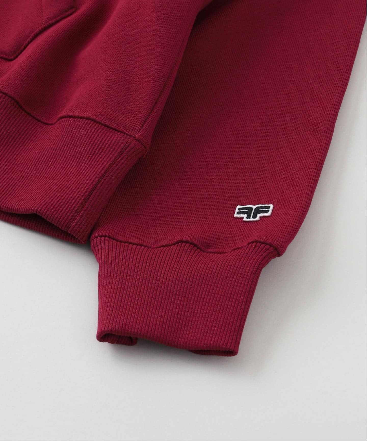 fursac (フルサック) White t-shirt with 