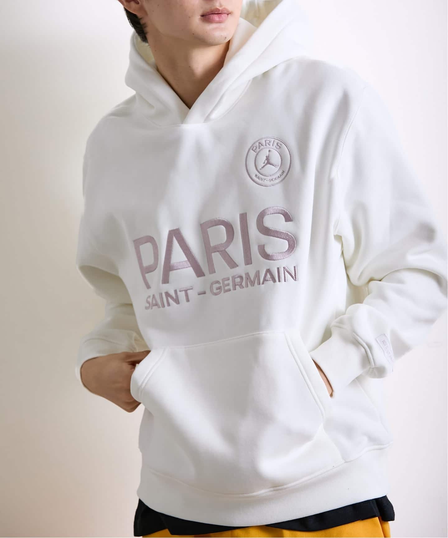 NIKE ナイキ　パリサンジェルマン　パーカー　ホワイト　XLサイズ NIKE ナイキ パリ サンジェルマン メンズパーカー ホワイト XL - メルカリ