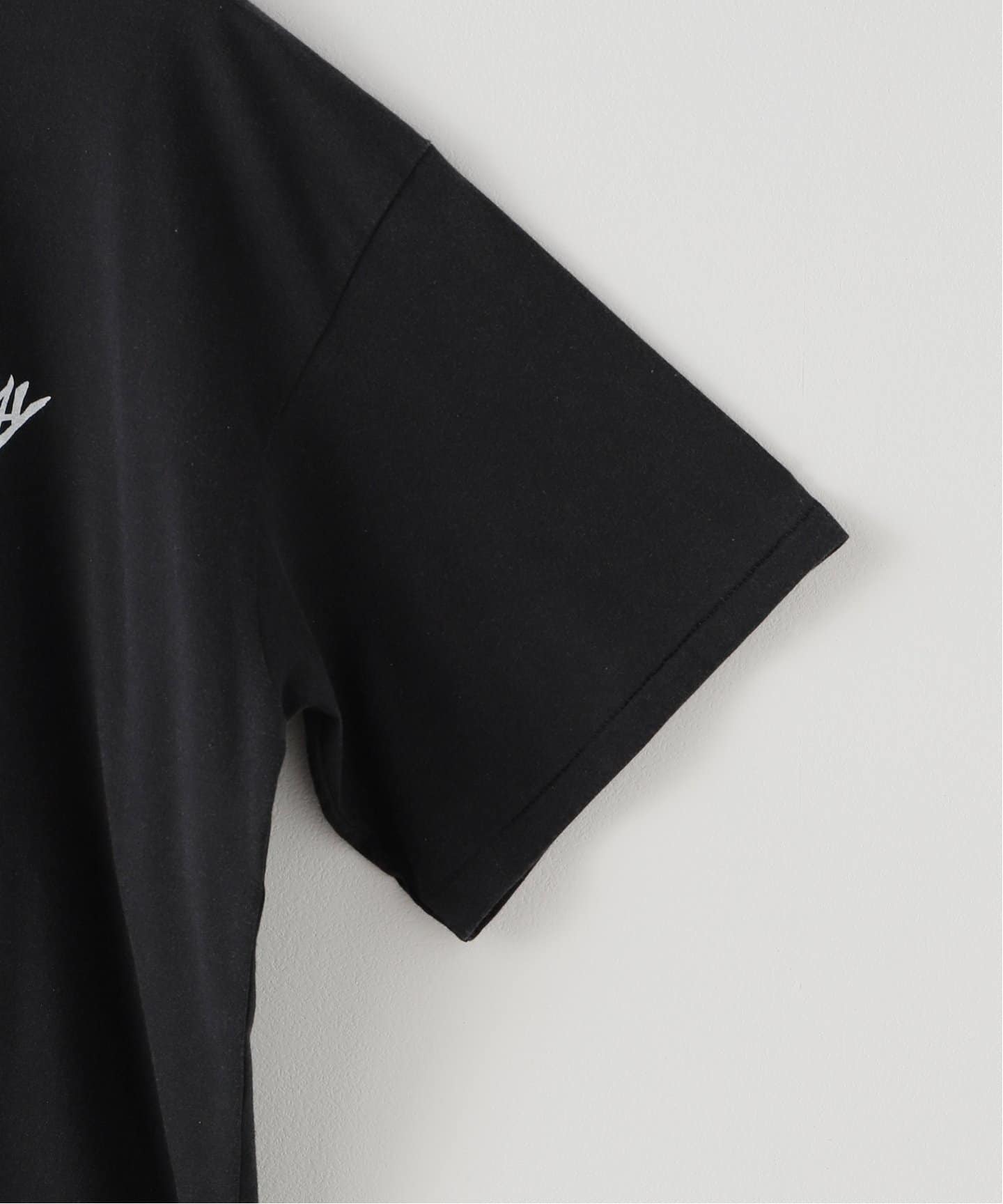 【完売品】　SUPER FINE S/S T-SHIRT HOLIDAY/ホリデイ】SUPER FINE S/S T-SHIRT(FRIENDS）（Tシャツ