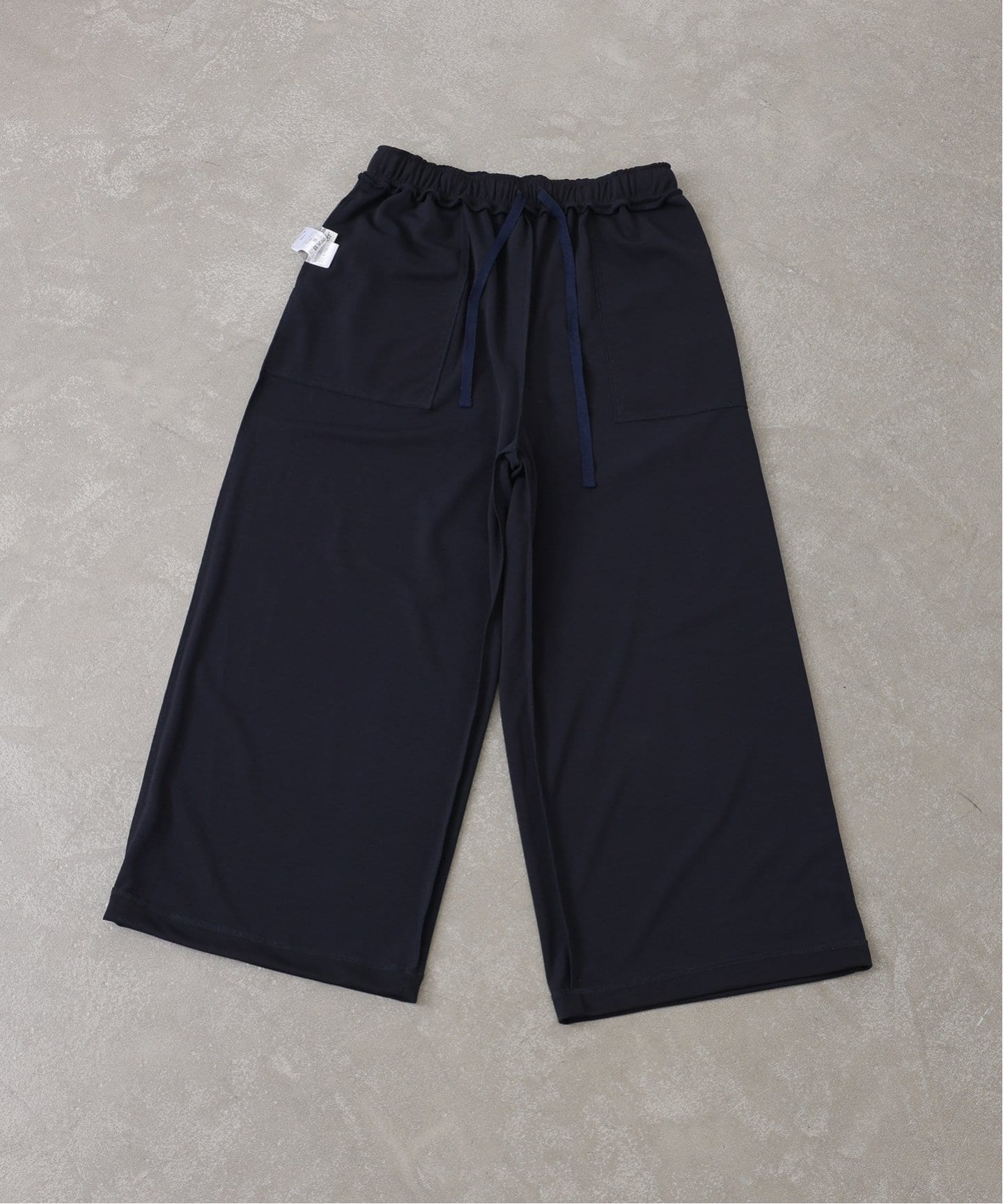 journal standard luxe
ラメウラケ パーカ　グレーB リラックス ワイドパンツ（ジャージ／トラックパンツ）｜journal