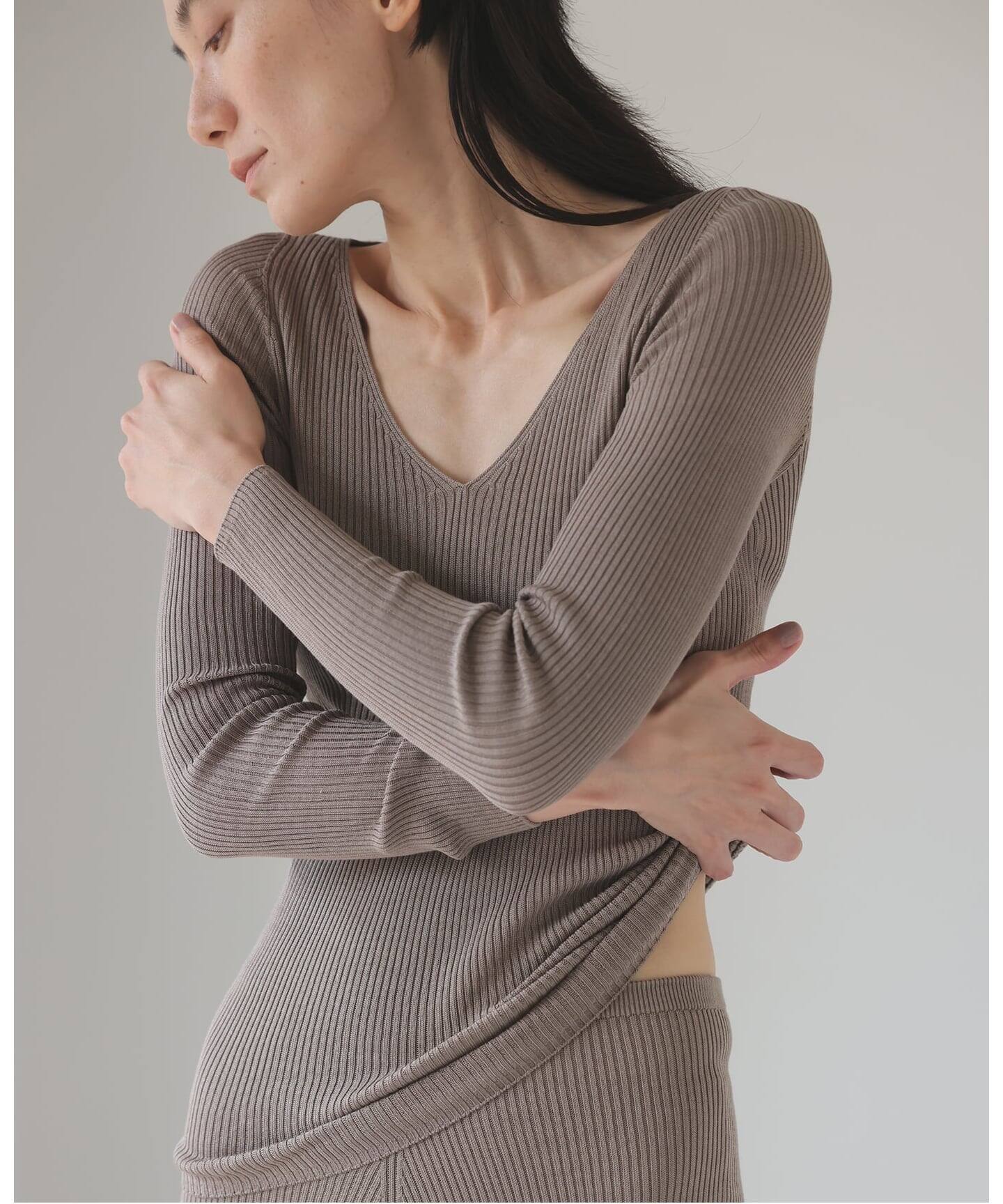 emily week シルク混リブVネックプルオーバー シルク混リブVネックプルオーバー（ギフト巾着付き）（Tシャツ