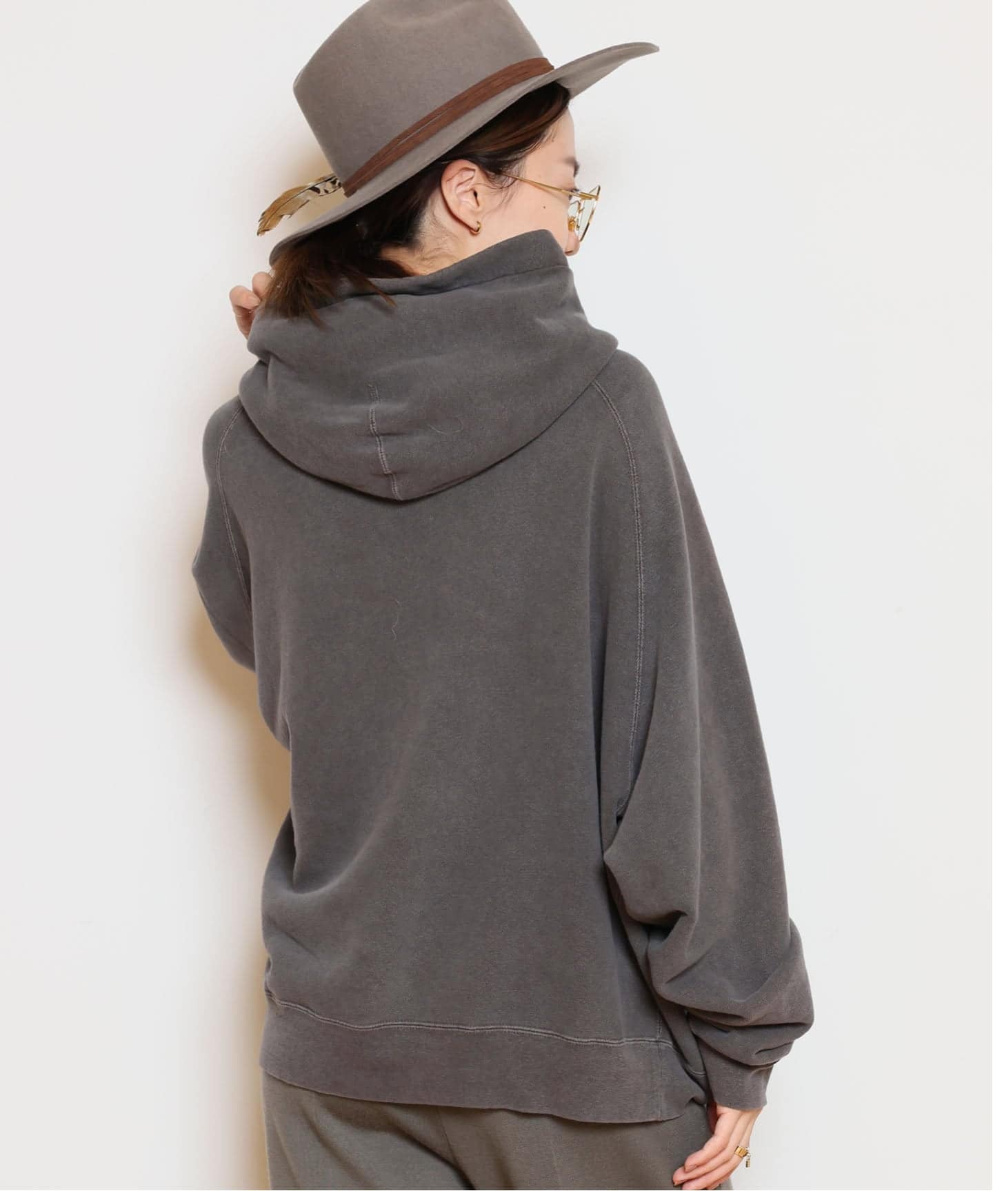 REMI RELIEF/レミレリーフ】LOGO フーディー（スウェット）｜MUSE de