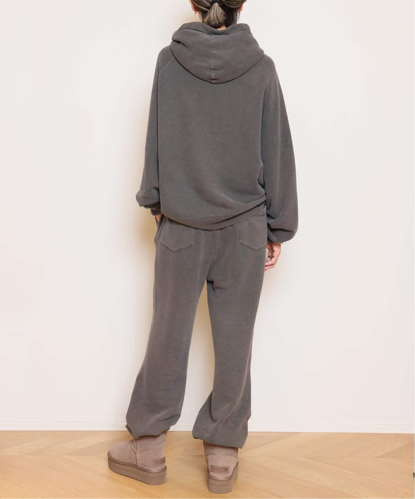 REMI RELIEF/レミレリーフ】LOGO フーディー（スウェット