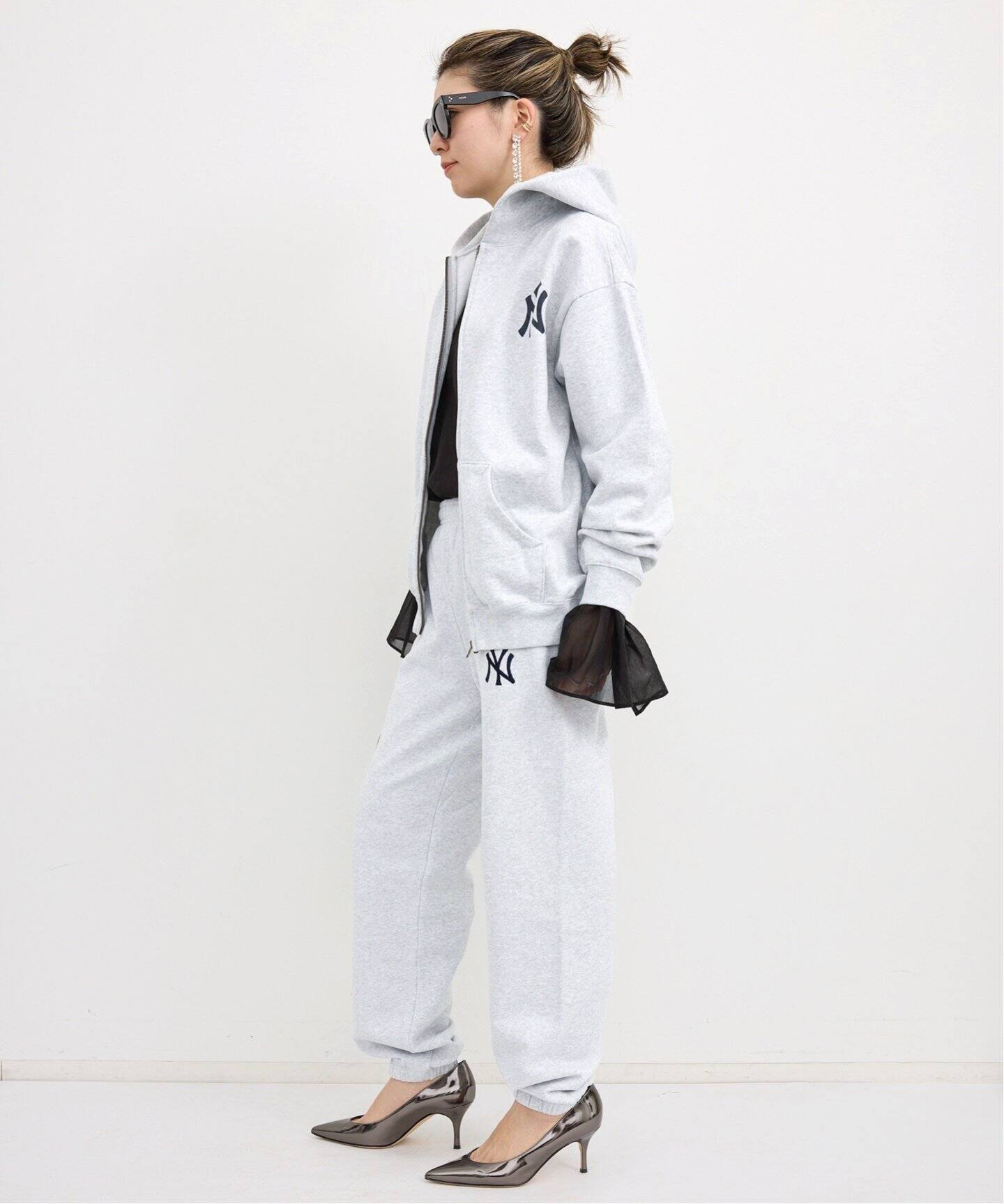 SPORTY&RICH/スポーティアンドリッチ】 YANKEES SERIF ZIP HOODIE  