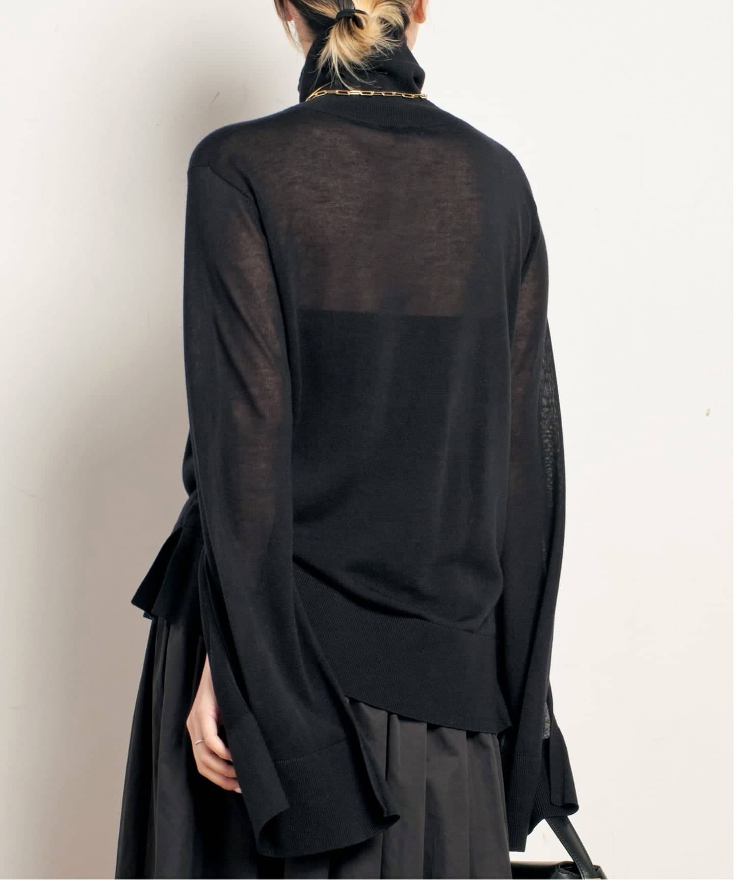 TOTEME トテム フリンシ エッシ ニット スカフ 221881807 813 TOTEME/トーテム】SLIT SLEEVE TURTLENECK（ニット／セーター