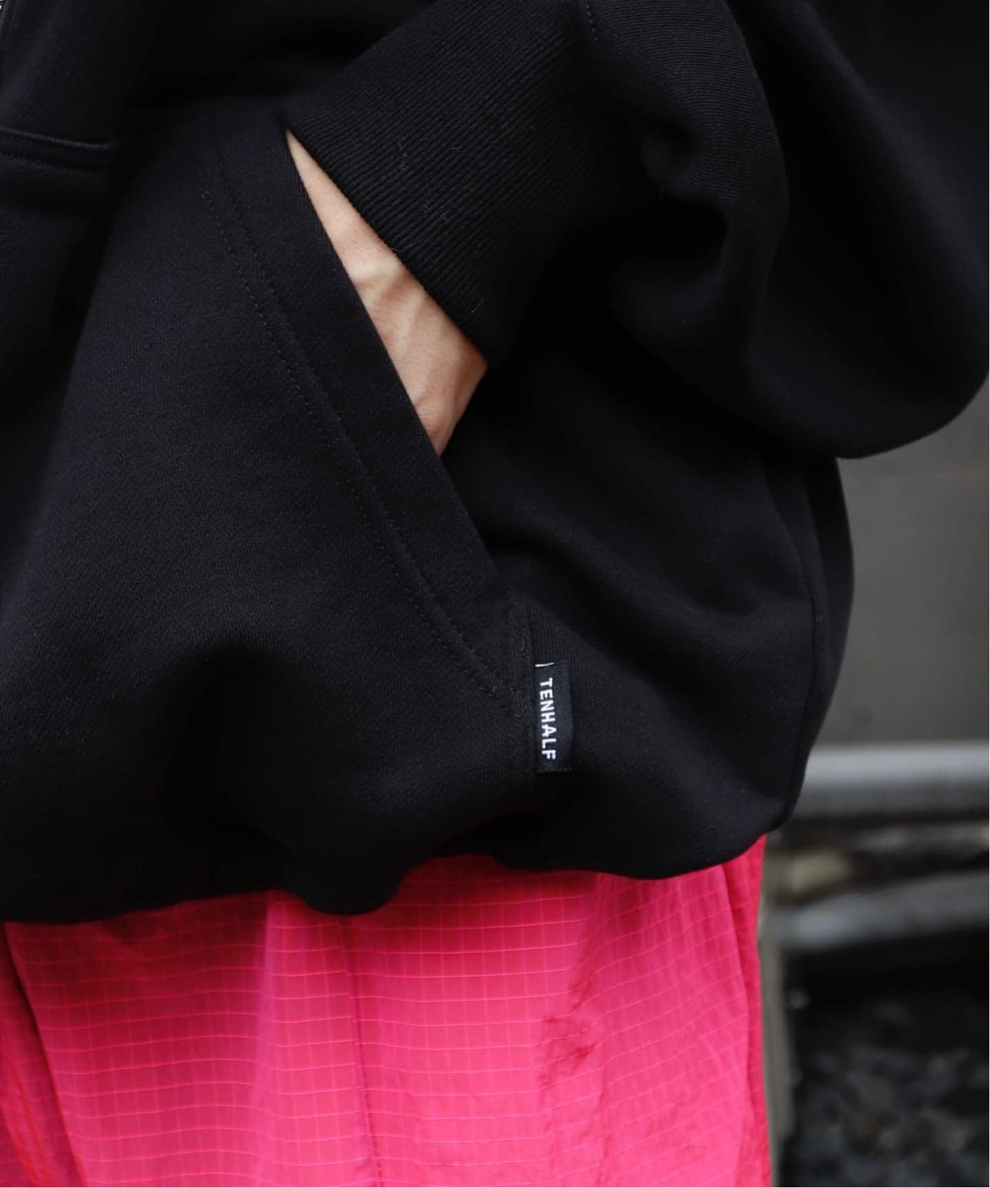 TENHALF / テンハーフ HALF ZIPPER HOODIE（Tシャツ／カットソー