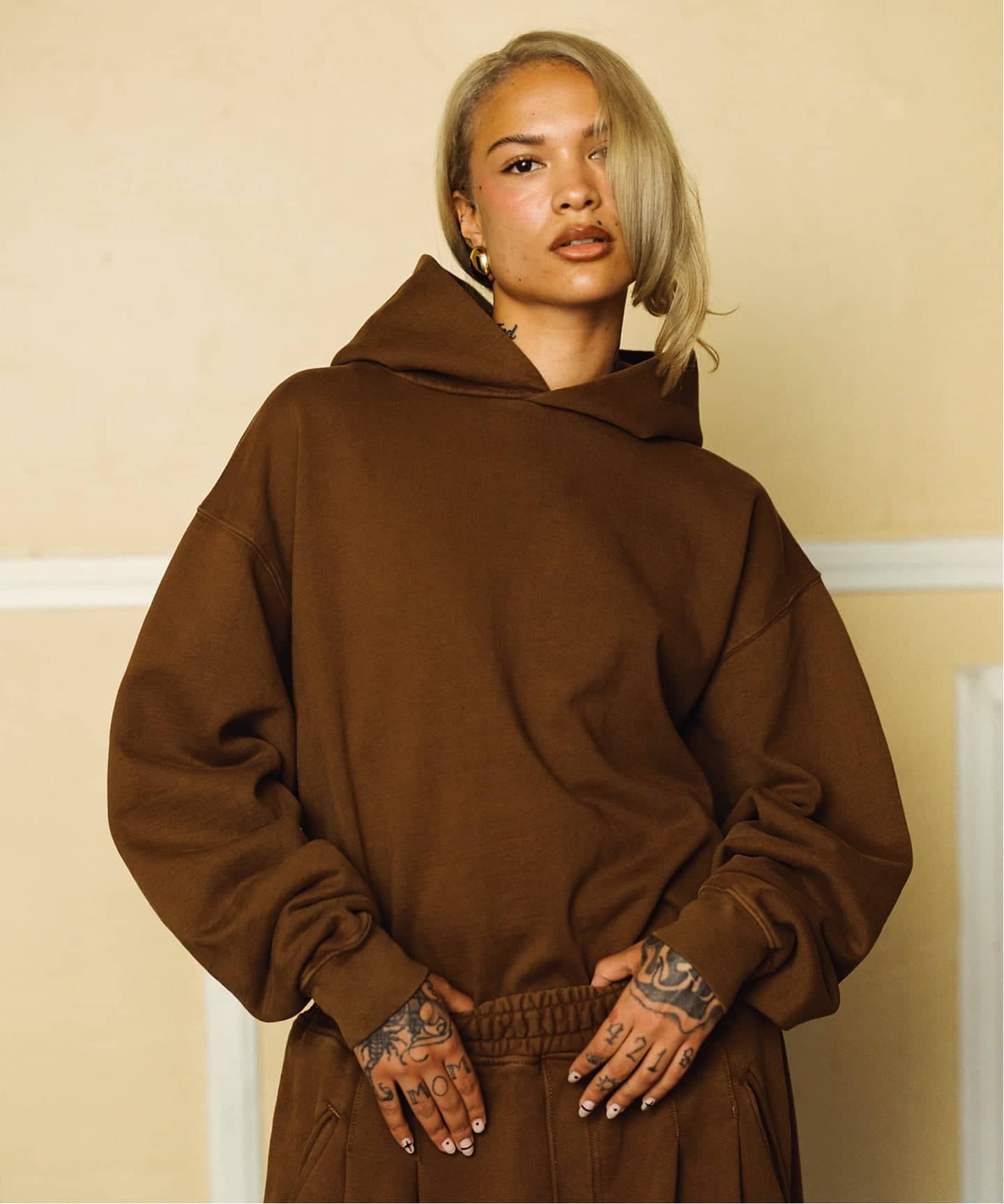 art COMMUNITY / アートコミュニティ Deep Taupe Staple Hoodie