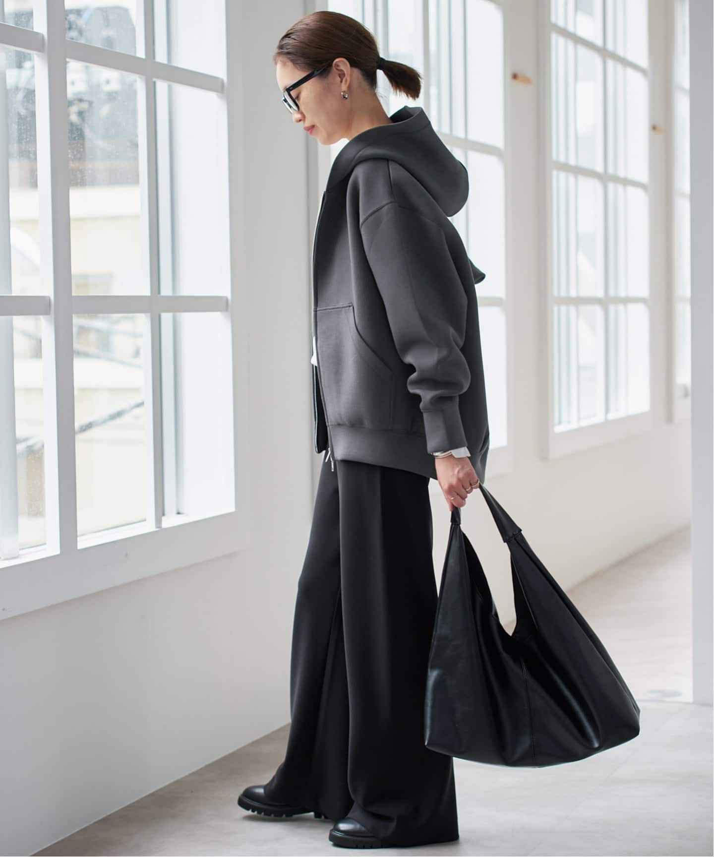 WEB限定カラー有り》ボリュームジップアップフーディー