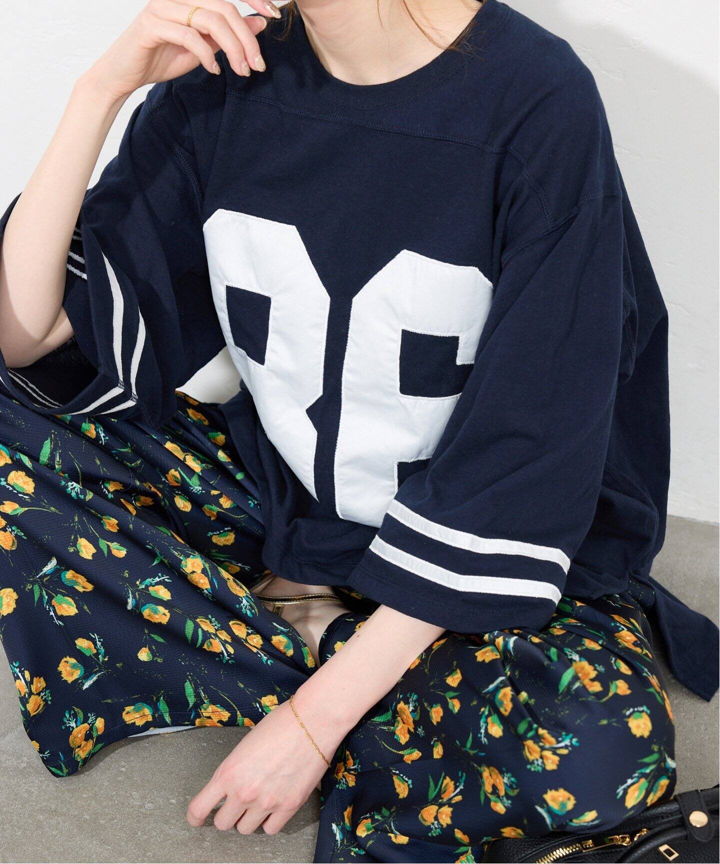 2025公式店舗 サテンナンバーアメフトロンTEE（Tシャツ／カットソー）｜SLOBE シャツ