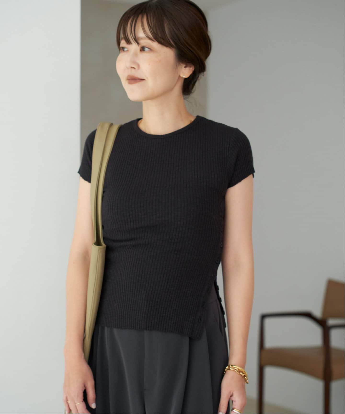 le / ル SIDE BUTTON SLIT トップス（Tシャツ／カットソー