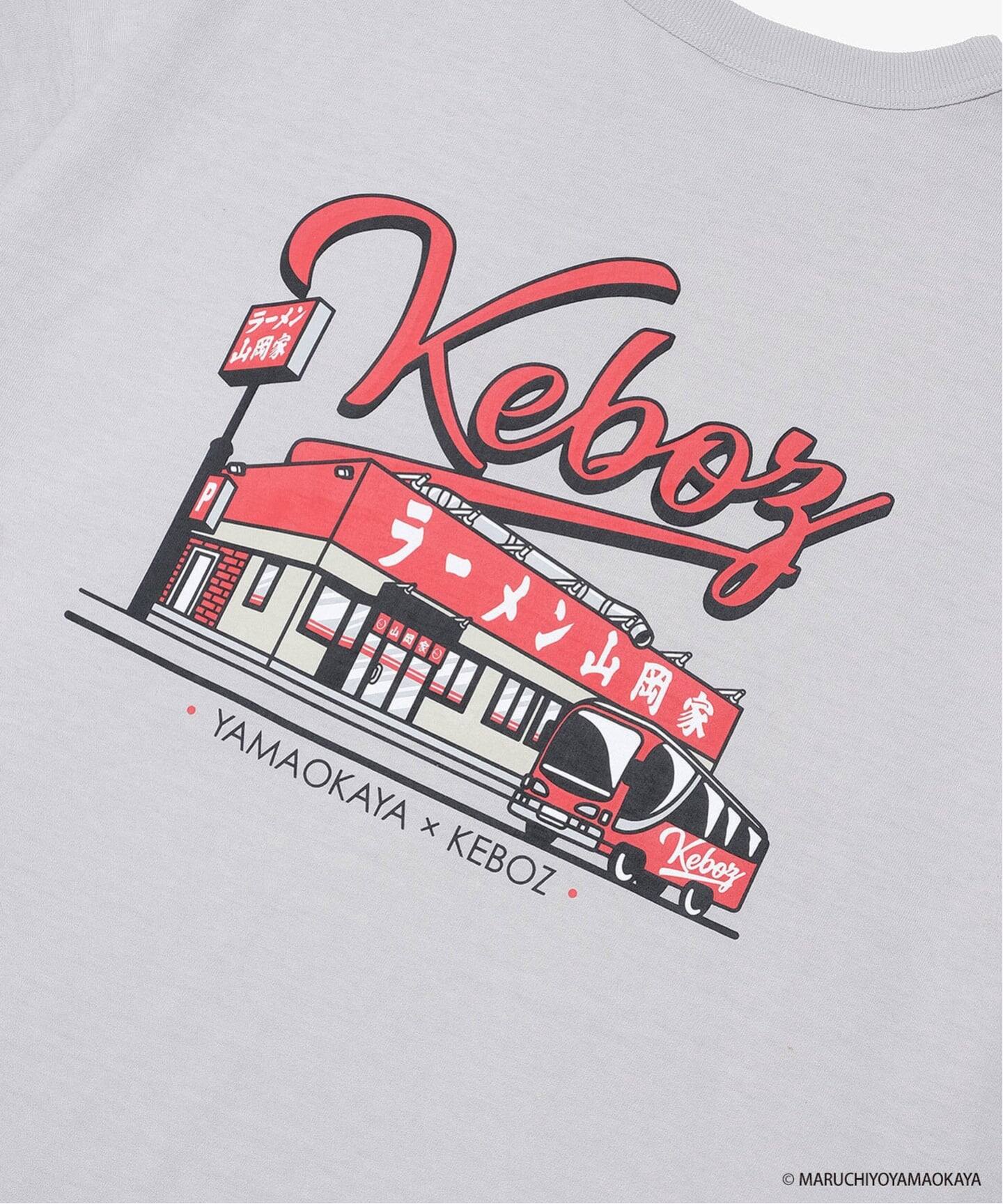 ヤマオカヤ x KEBOZ SHOP S/S TEE（Tシャツ／カットソー）｜KEBOZ