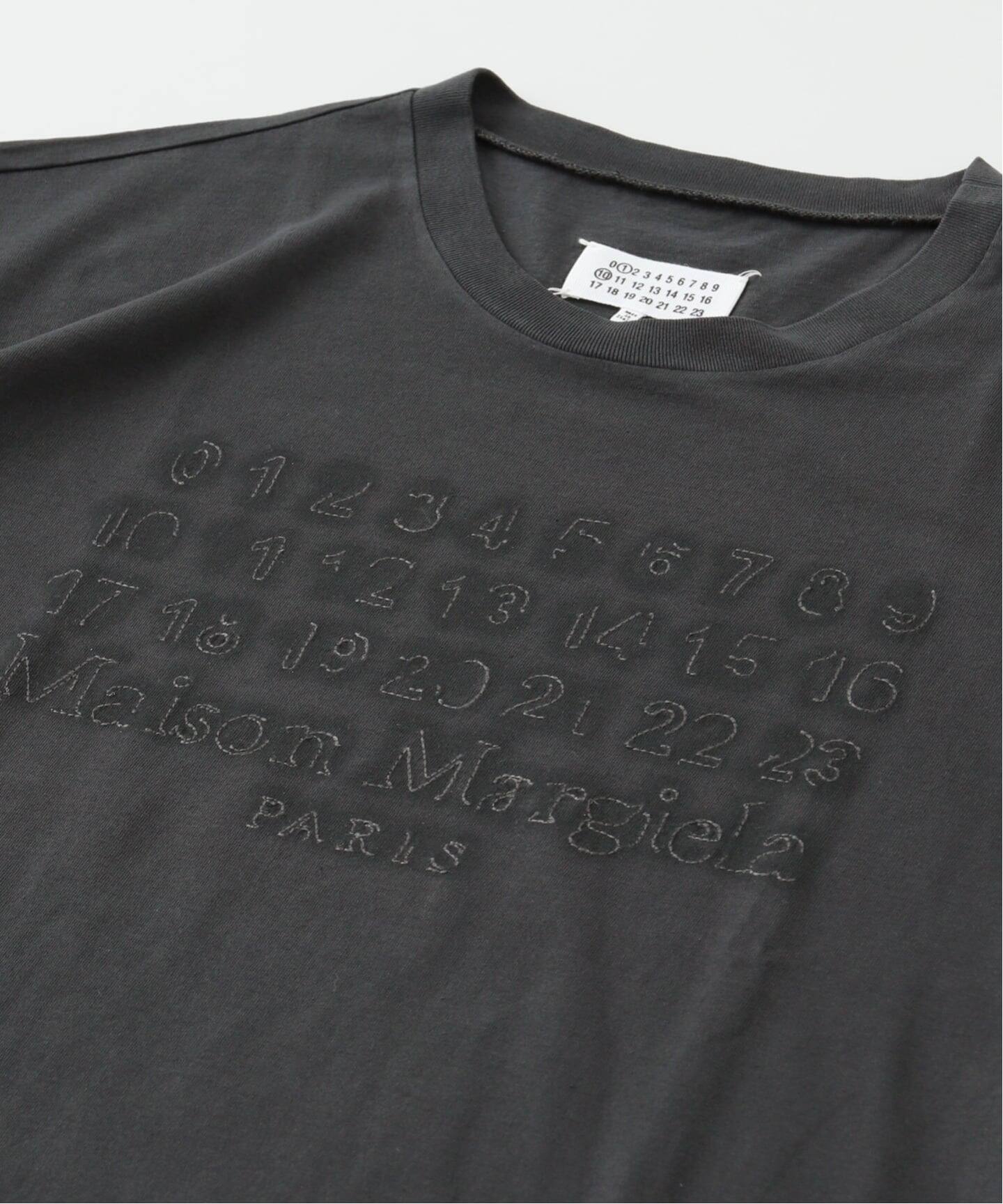 MAISON MARGIELA（メゾンマルジェラ） SYADOW CALENDAR LOGO TEE