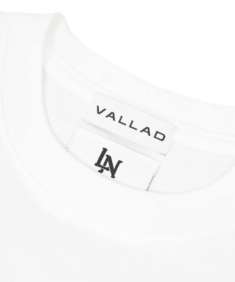VALLAD / バラッド × LONER】ワールド ロマンス Tシャツ（Tシャツ VALLAD ロゴ入り ホワイト Tシャツ