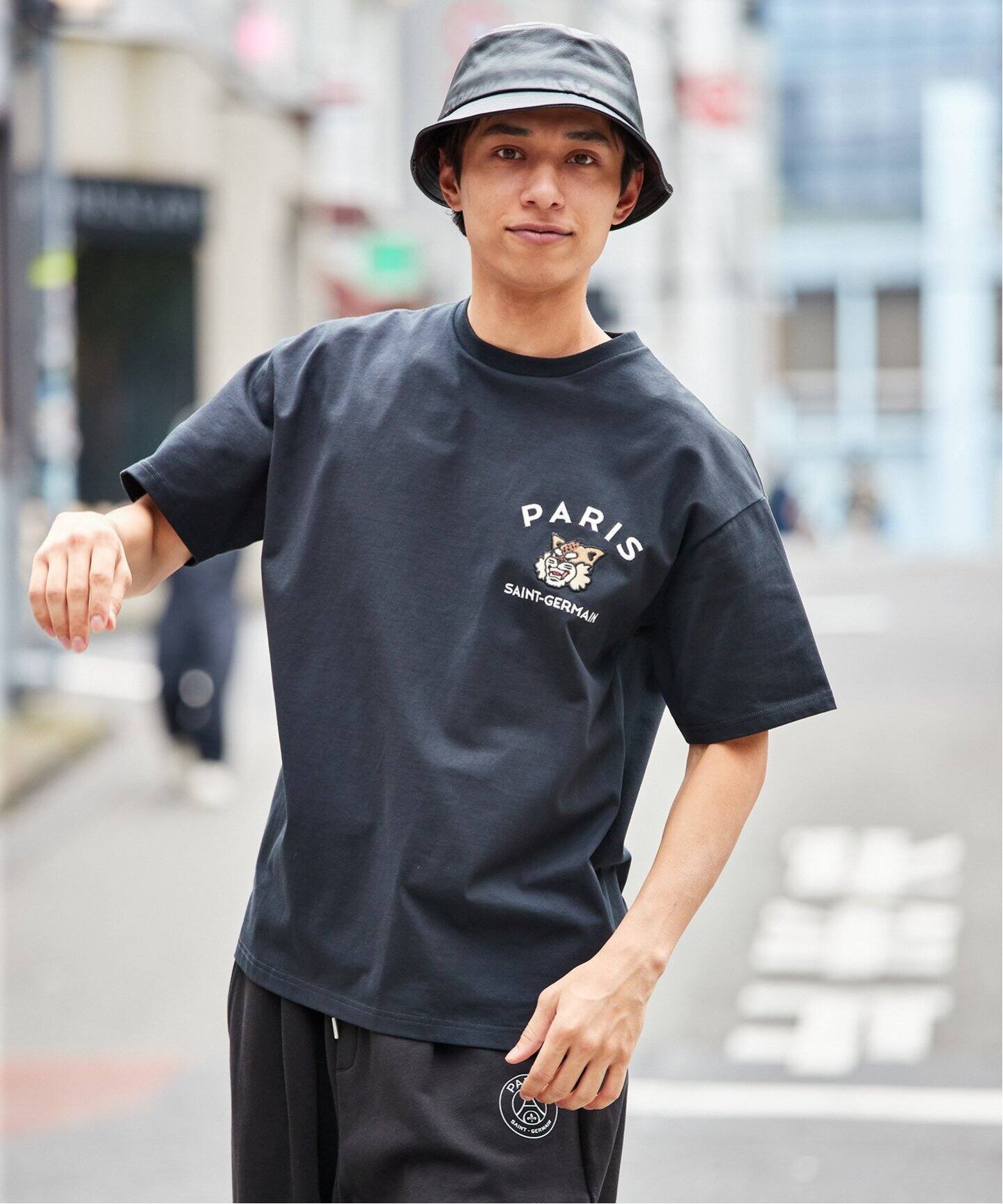 パリサンジェルマン　カレッジロゴ　刺繍　Tシャツ　ロンT  ＸＬサイズ　白 Paris Saint-Germain】カレッジロゴ刺しゅう Tシャツ（Tシャツ