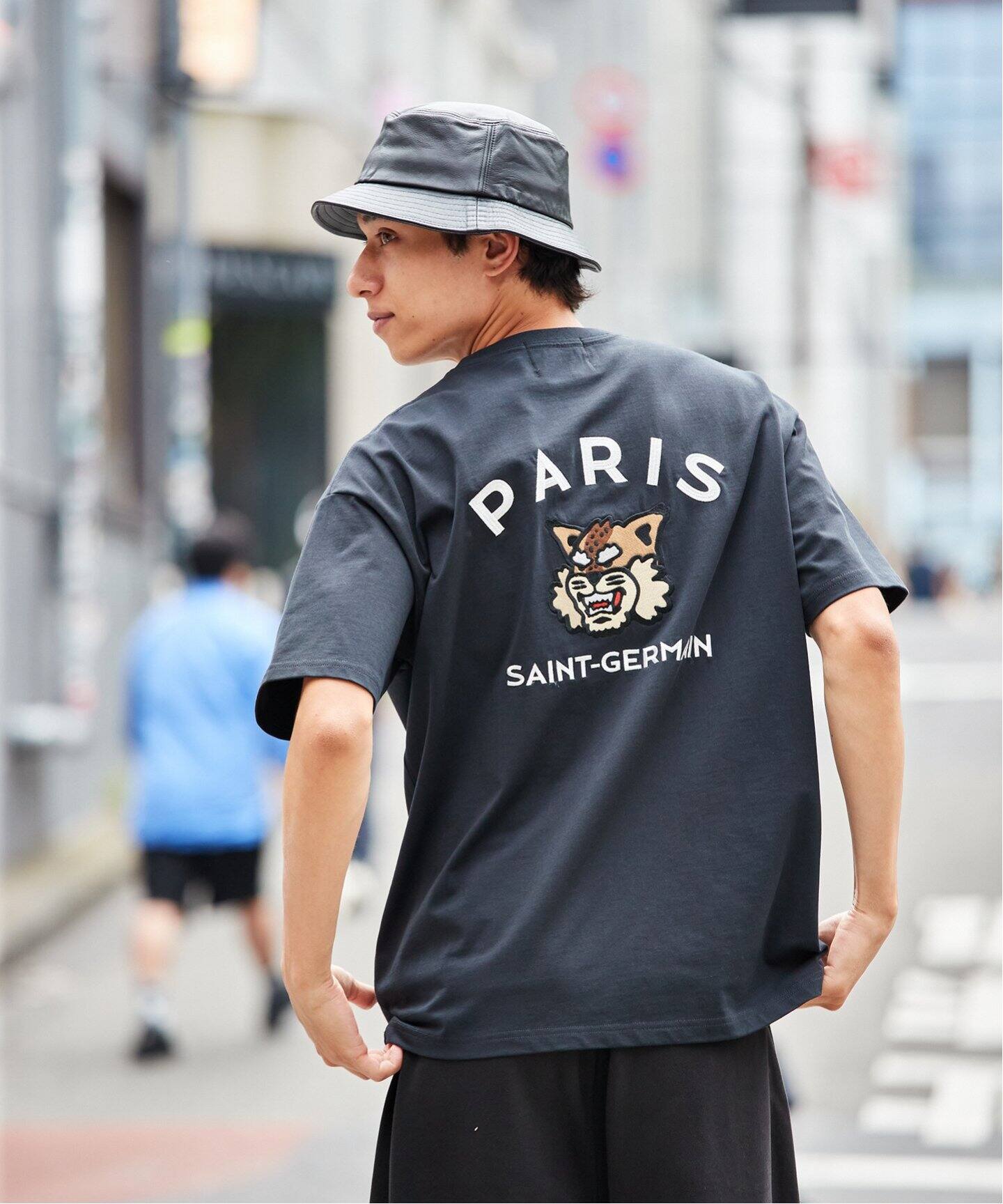 Paris Saint-Germain】カレッジロゴ刺しゅう Tシャツ（Tシャツ