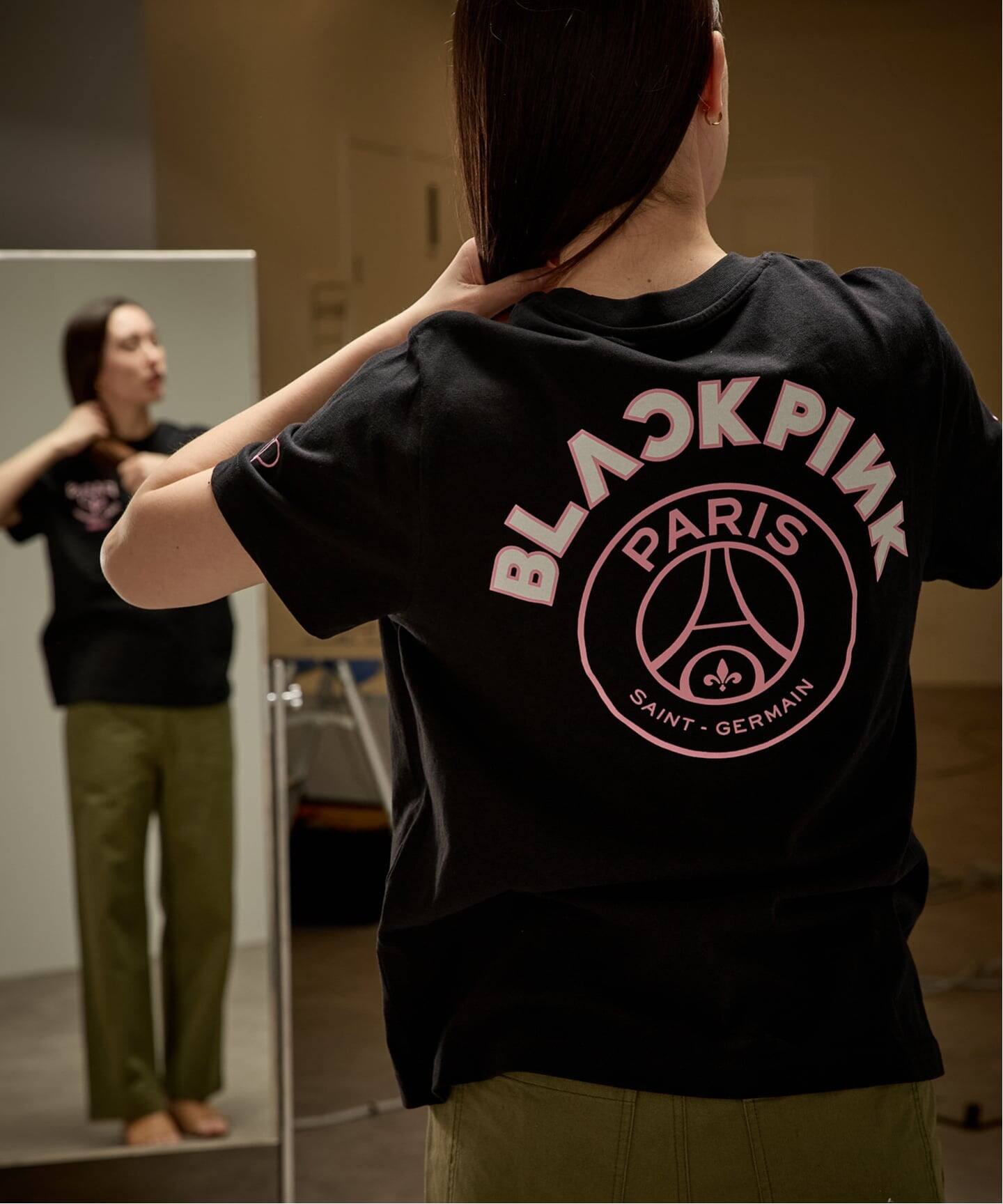BlackpinkxPSG】Elevated Graphic TEE ST171- BLKPSG- BPP（Tシャツ