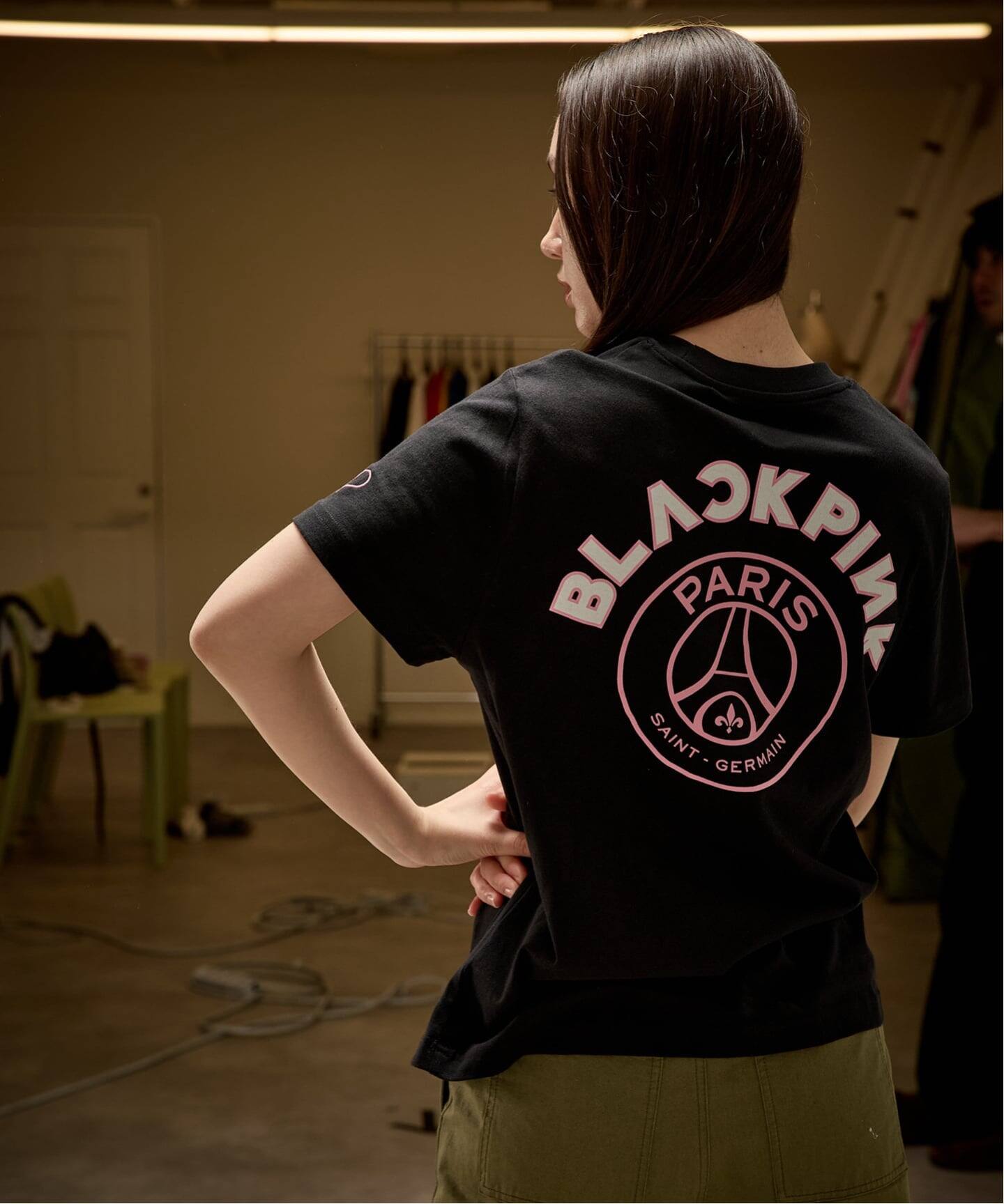 BlackpinkxPSG】Elevated Graphic TEE ST171- BLKPSG- BPP（Tシャツ