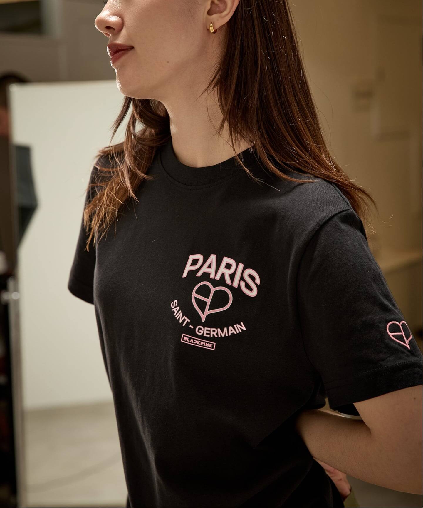BlackpinkxPSG】Elevated Graphic TEE ST171- BLKPSG- BPP（Tシャツ