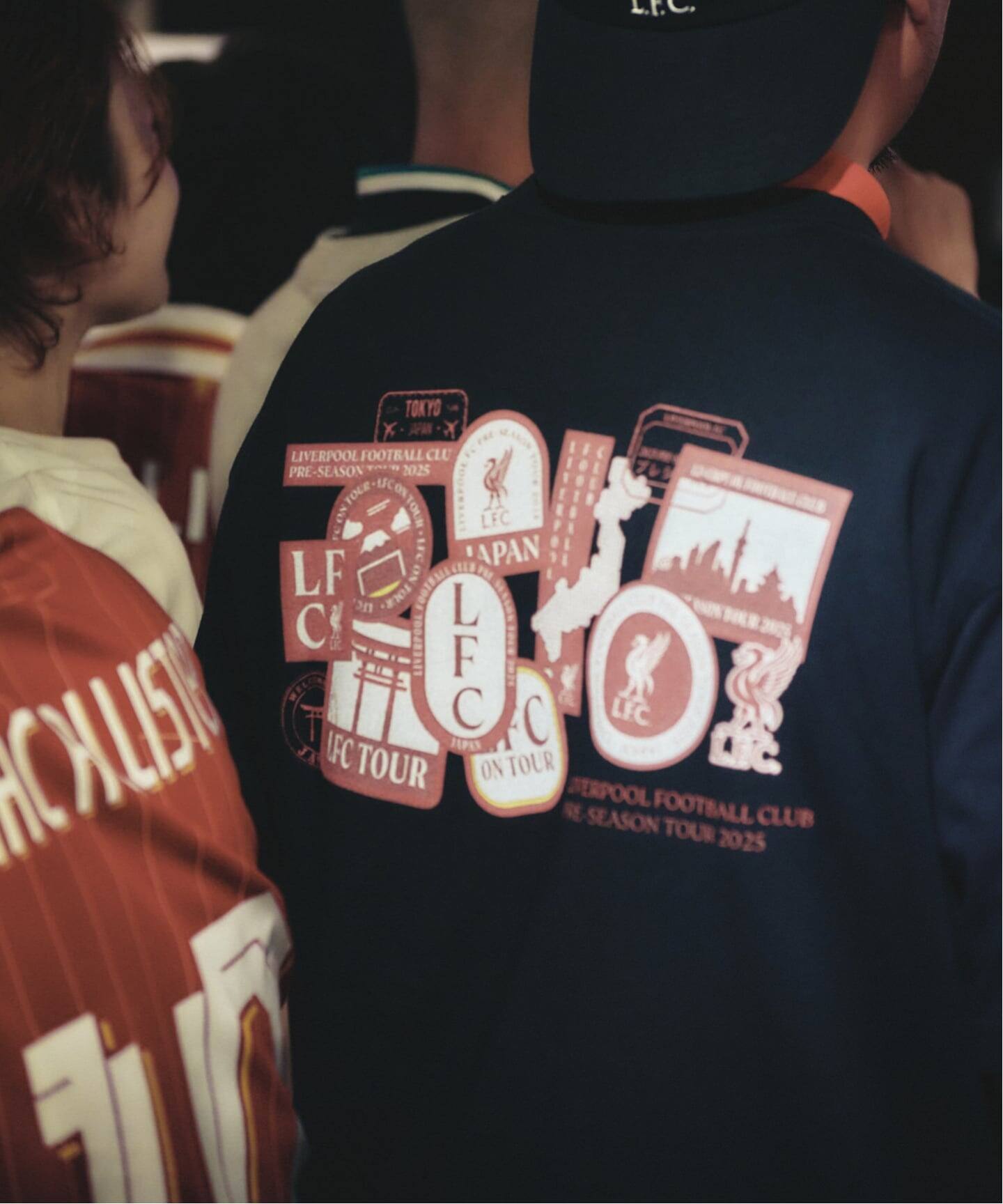 Liverpool FC / リバプール FC】WAPPEN BACK PRINT Tシャツ（T