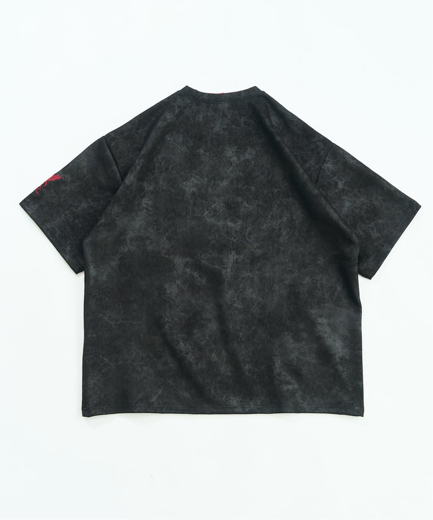 Liverpool FC / リバプール FC】FAKE LEATHER EMBOSS PRINT Tシャツ（T