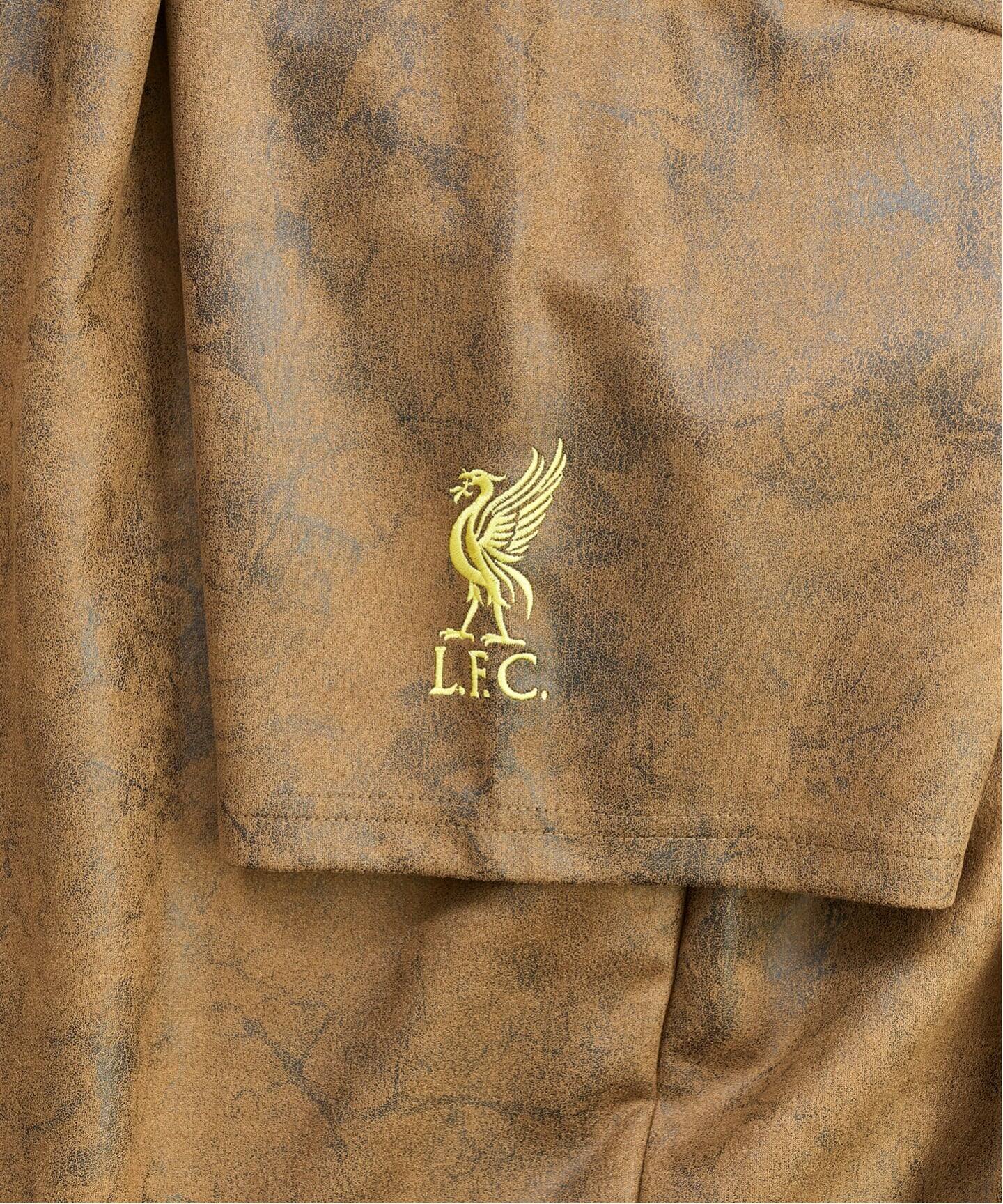 Liverpool FC / リバプール FC】FAKE LEATHER EMBOSS PRINT Tシャツ（T