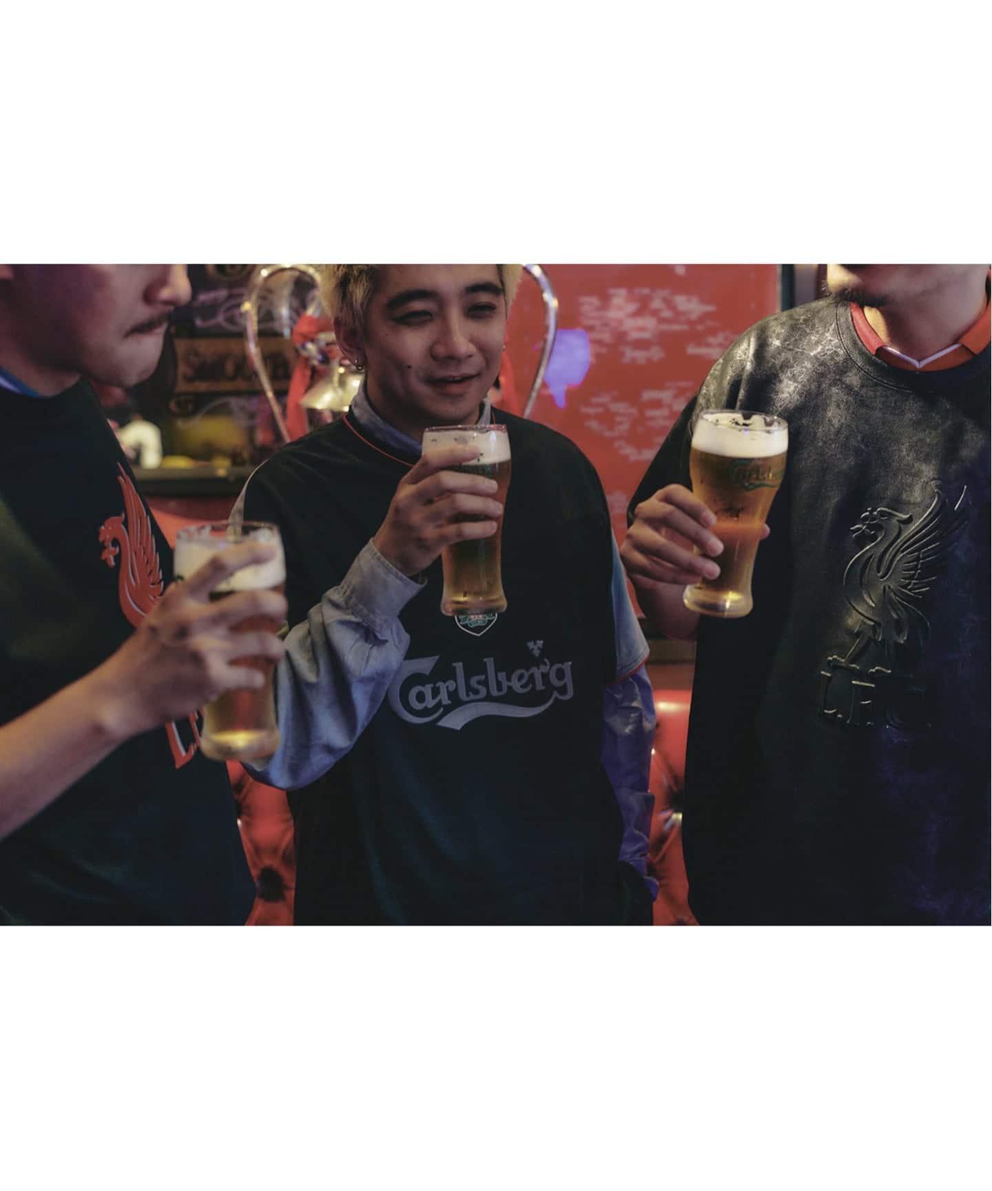 Liverpool FC / リバプール FC】FAKE LEATHER EMBOSS PRINT Tシャツ（T