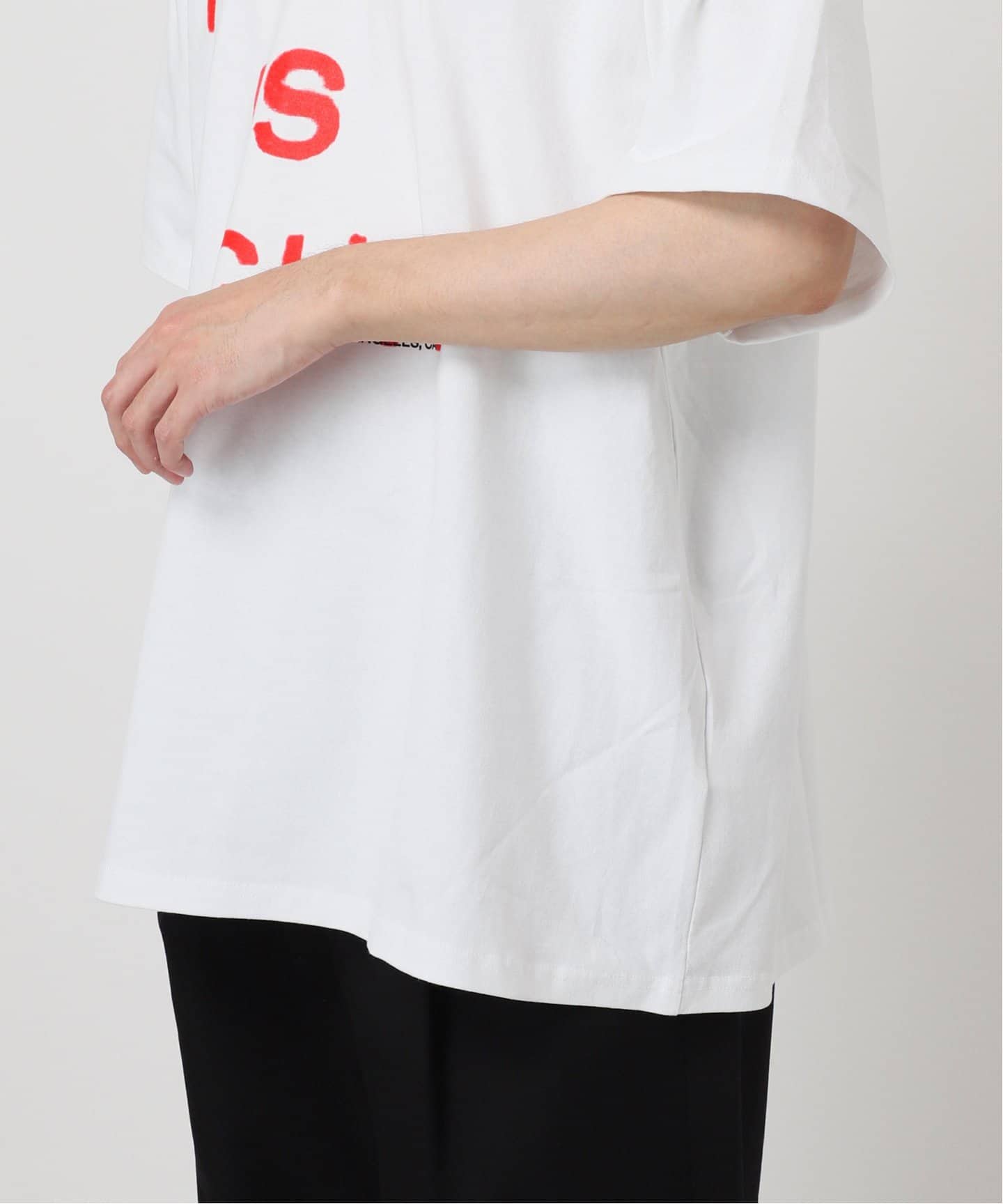 PLEASURES / プレジャーズ GIRL IS A GUN T-SHIRT（Tシャツ