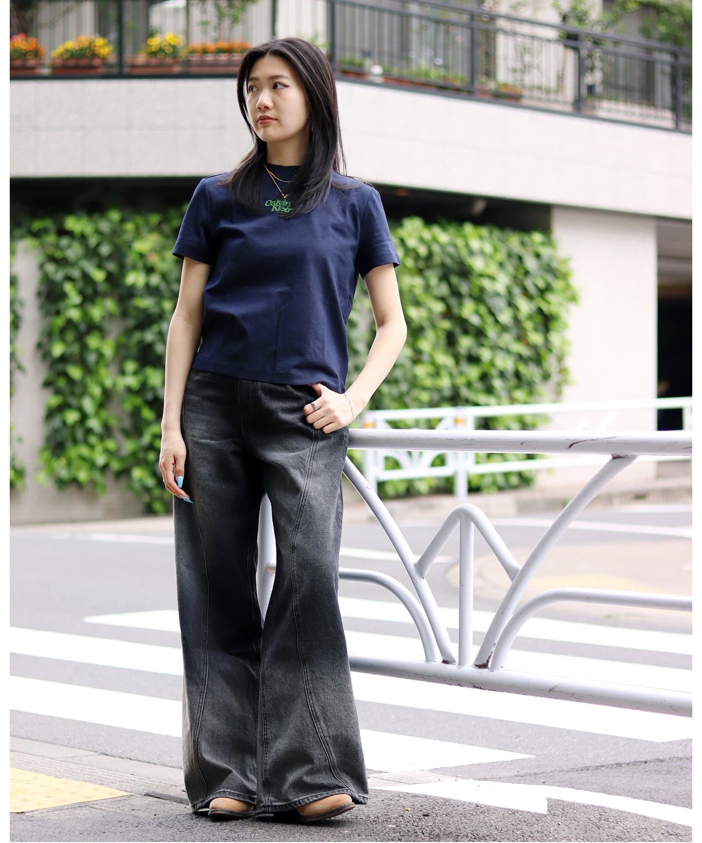 tシャツ   /カルバン クラインSS FLOCKED LOGO CREWNK TEE レディース Calvin Klein /カルバン クラインSS FLOCKED LOGO CREWNK TEE（T