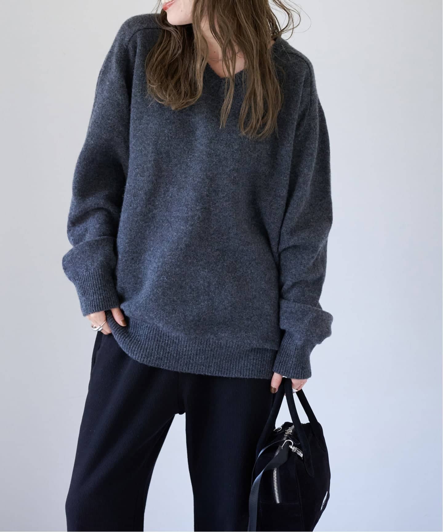 AURALEE 高品質ウール Vネックセーター サイズ4 チャコール AURALEE 高品質ウール Vネックセーター サイズ4 チャコール AURALEE 高