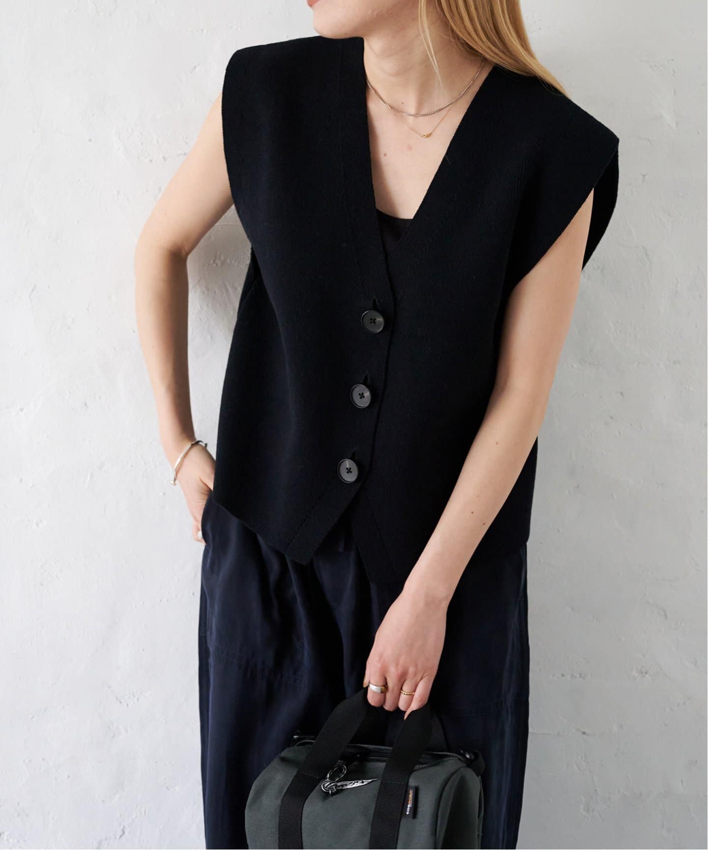 【美品】かぐれ　コットンニットベスト　ブラック　フリー 69ce014-49569-d04b.jpg