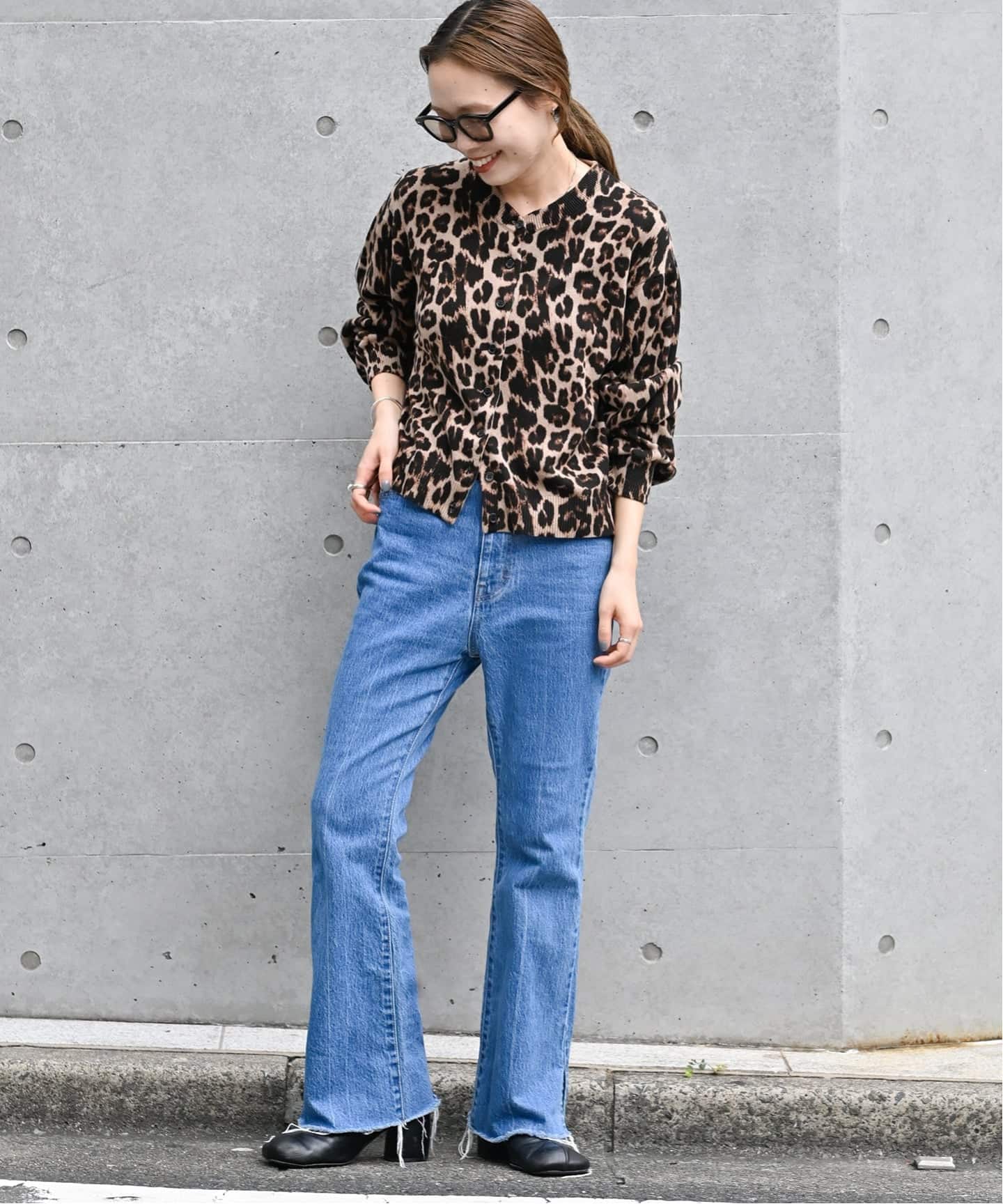 OUTDOOR PRODUCTS レオパード クルーネックカーデ今季新品 追加4 レオパード プリントクルーネックカーディガンのコーディネート