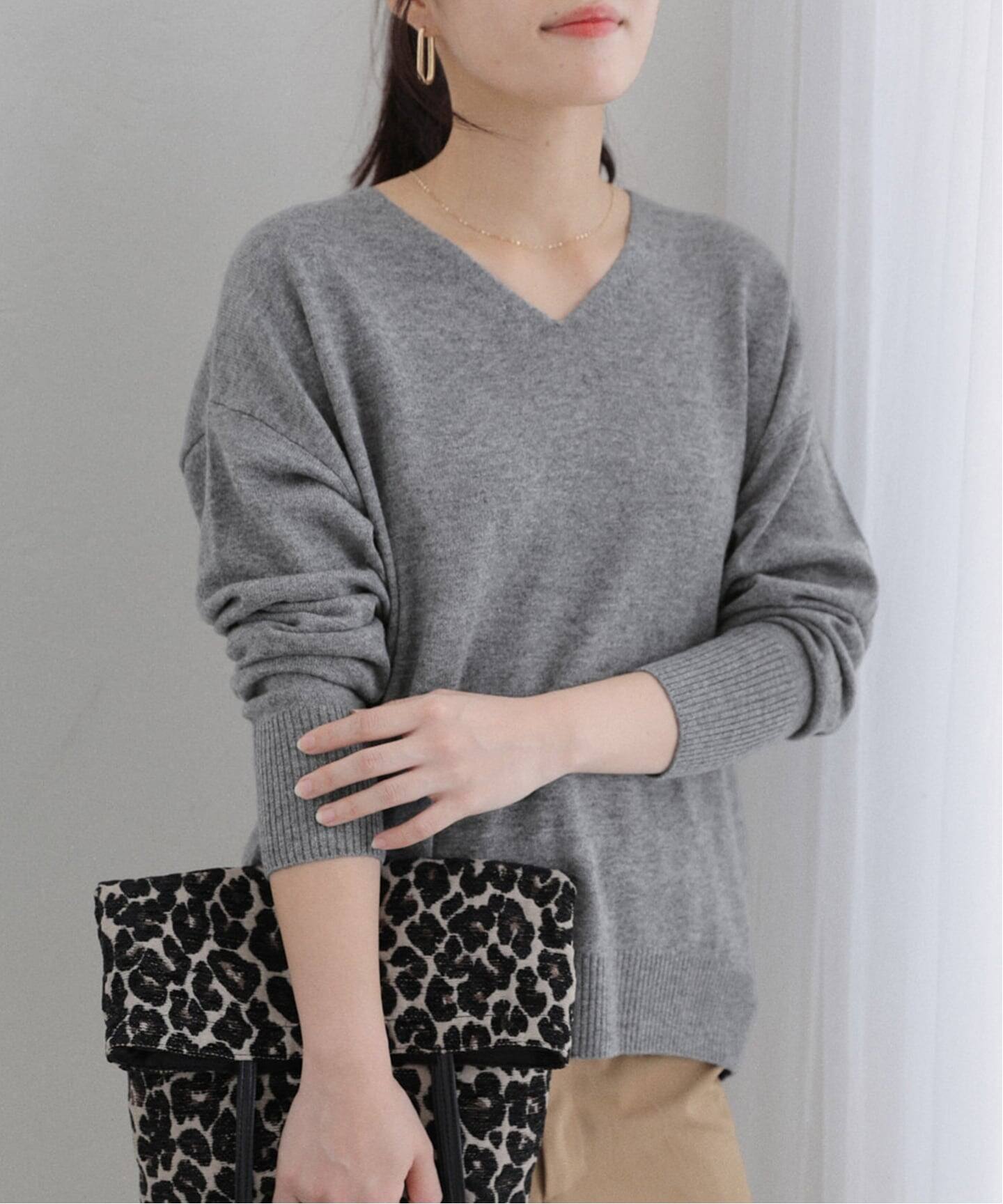 ウールカシミヤVネックプルオーバー（ニット／セーター）｜La Totalite