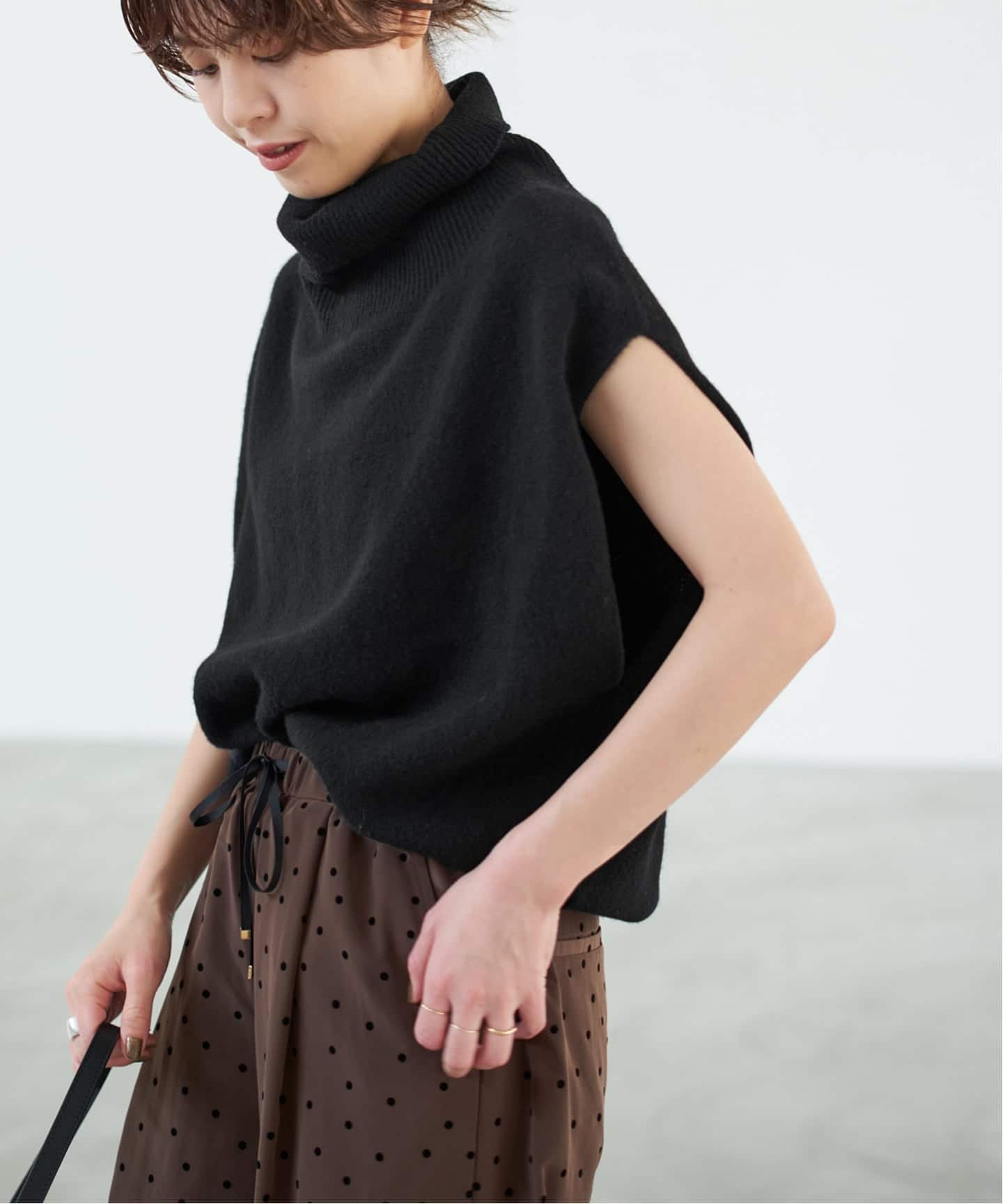 【Spick&Span】ホルターネックニットベスト　　　　　　　ブラック【新品】 片畦ホルダーネックニットベスト（ベスト）｜Spick and Span
