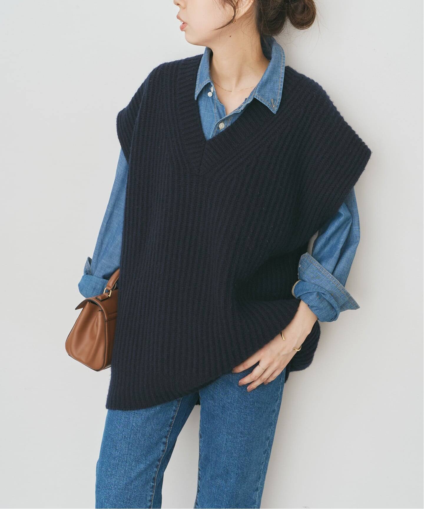 Spick and Span 新品Vネックショートニットベスト ブラック Spick & Span（スピックアンドスパン）の「Vネックショートニット