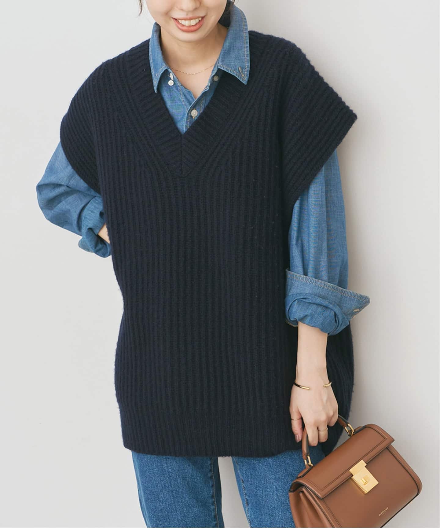 Spick and Span 新品Vネックショートニットベスト ブラック Spick and Span 新品Vネックショートニットベスト ブラック