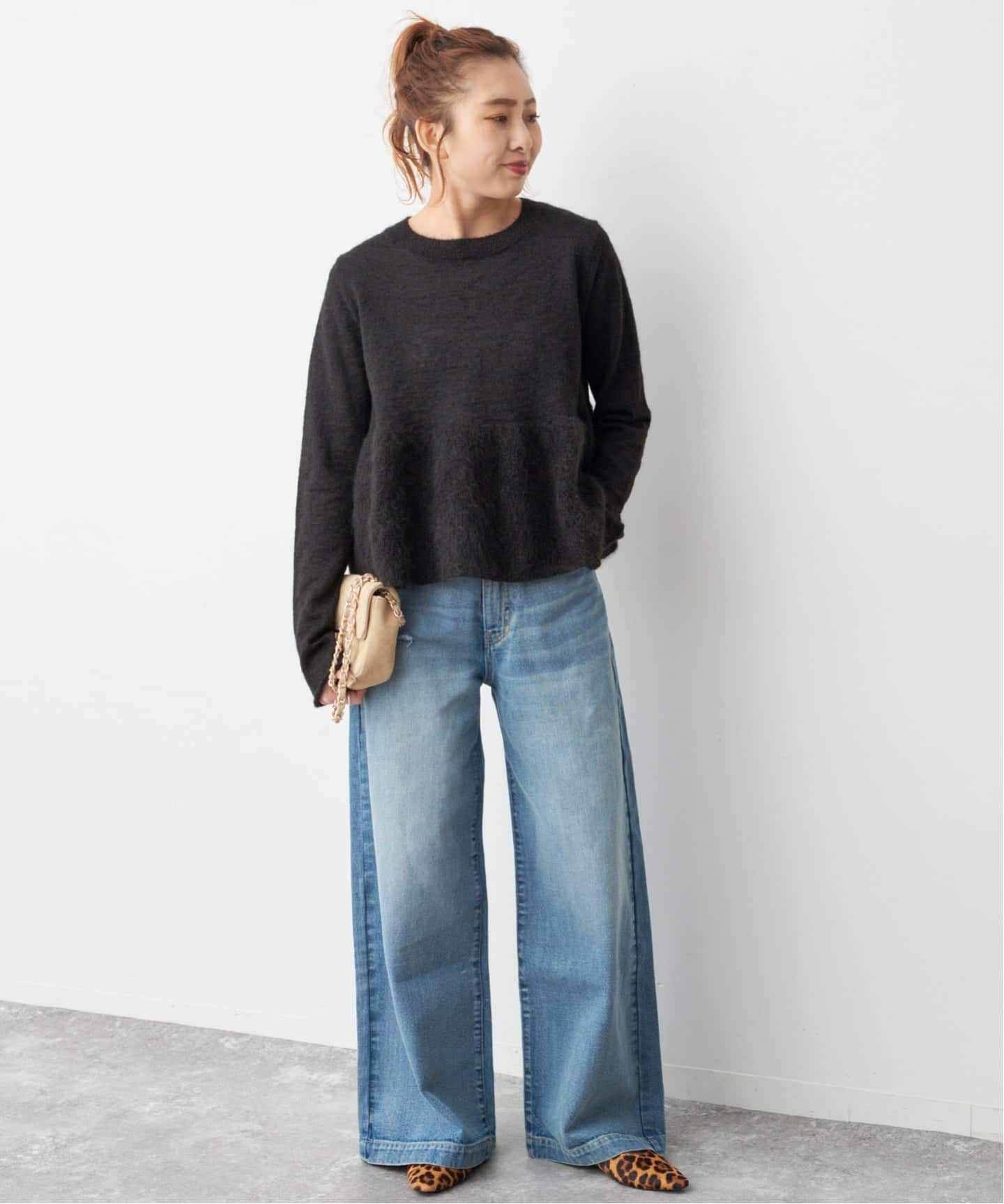 ma_sa　スラックス&ペプラムニット Andemiu（アンデミュウ）の「ソデスリットペプラムニット107818