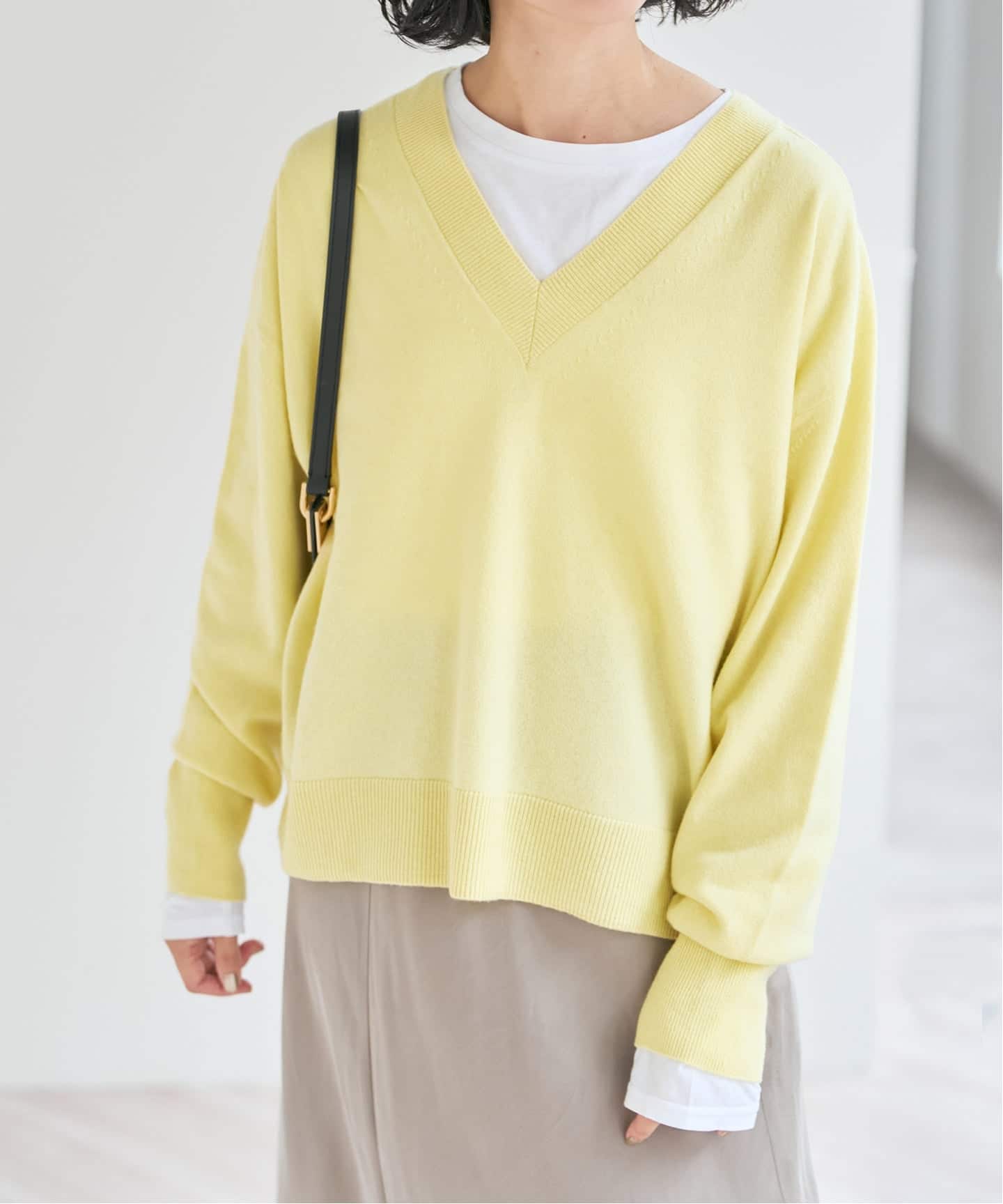 スピックアンドスパン定番/ピュアカシミヤ100%ふわふわVネックニット 淡グレー カシミヤ Vネックプルオーバー（ニット／セーター）｜Spick & Span